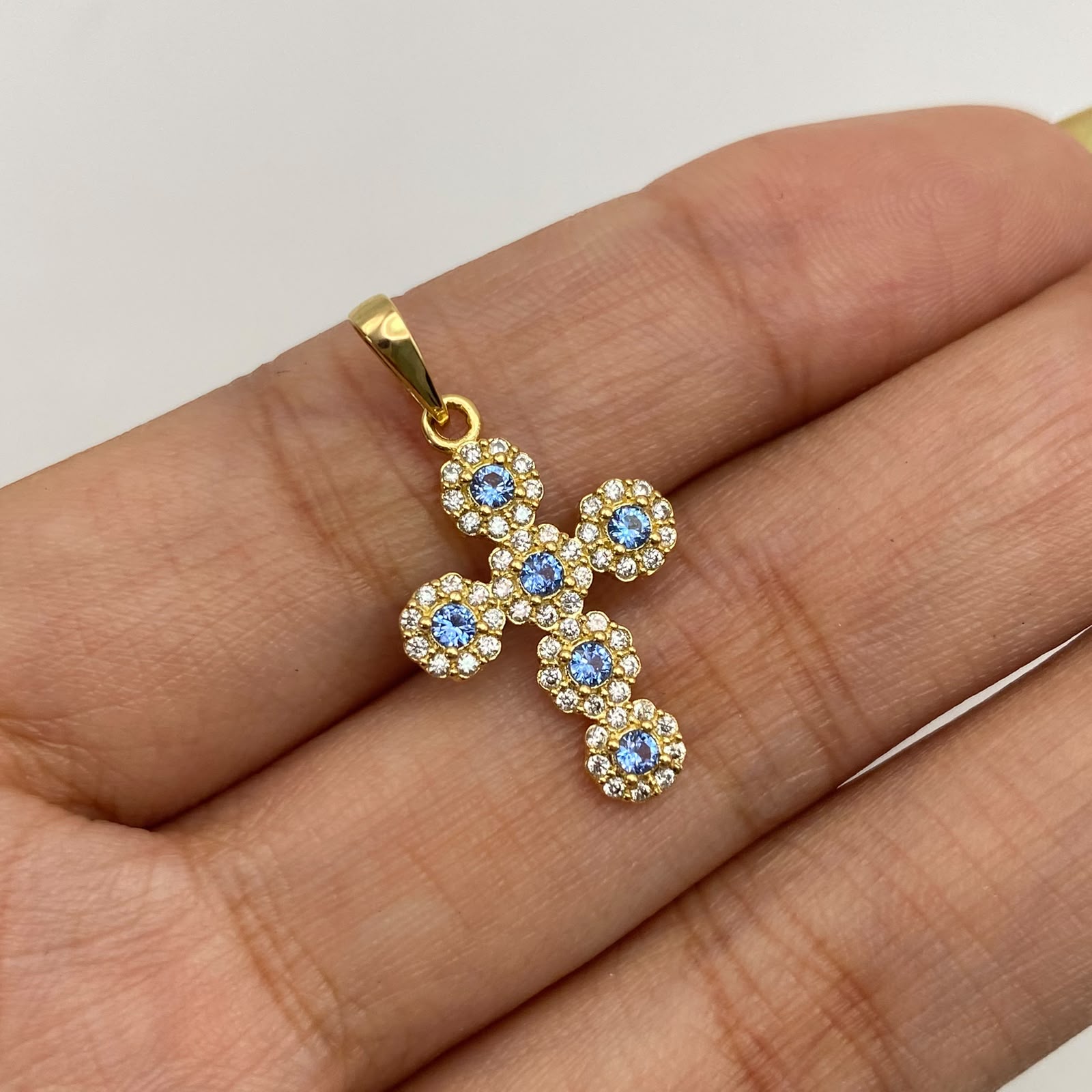 Dije cruz circulos circones azul cieloy blancos Oro amarillo 18k 1,5 Gr / 14,55 mm / 2,5 Cm