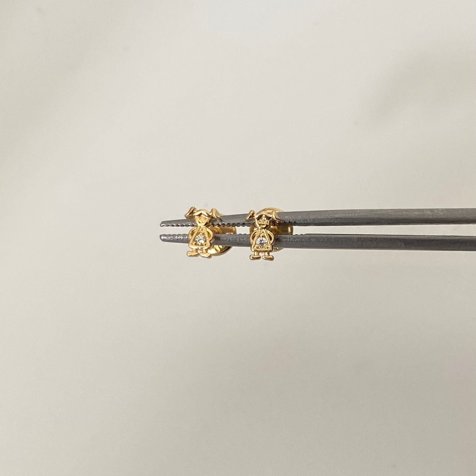Topos niña centro circon blanco  Oro amarillo 18k 0,8 Gr / 4,4 mm