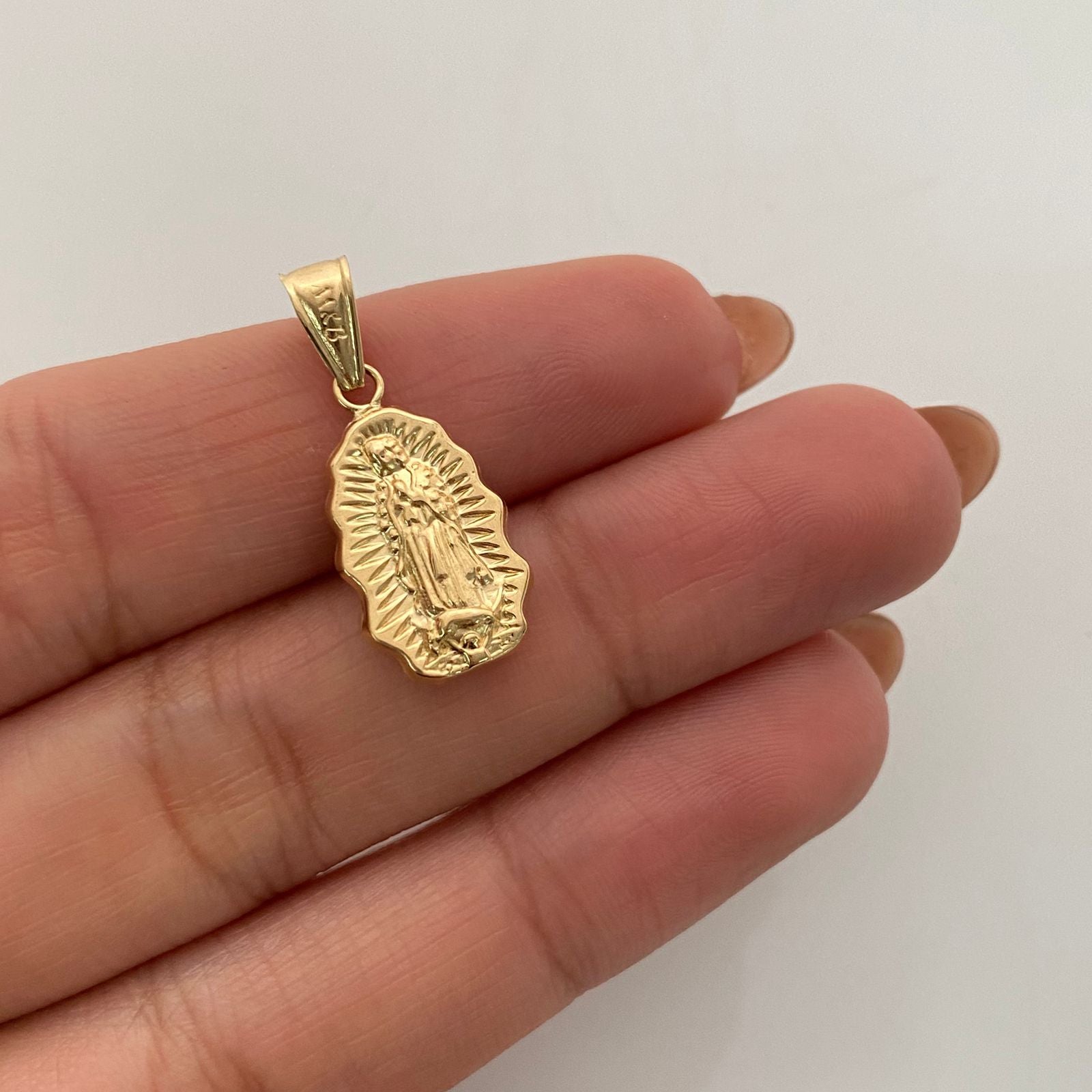 Dije Virgen de Guadalupe Silueta Oro amarillo 18k 1 Gr / 10,3 mm / 2,6 Cm