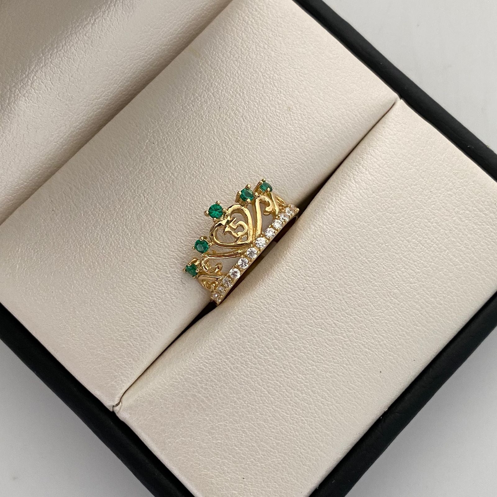 Anillo 15 Corona Circones verdes y blancos Oro amarillo 18k / Talla 6 / 2,6 Gr