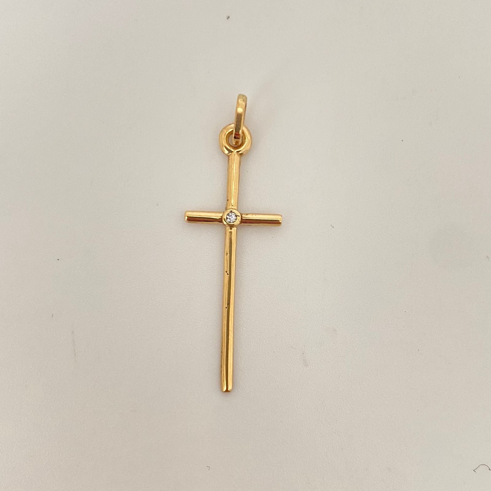 Dije cruz lisa únto circon blanco Oro amarillo 18k 0,85 Gr / 2,8 Cm
