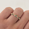 Anillo Circones verdes y blancos trebol Oro amarillo 18k / Talla 6 1/2 / 1,35 Gr / 1,2 mm