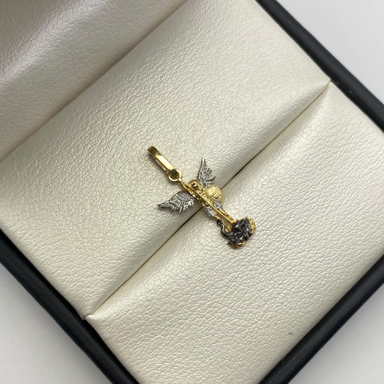Dije San miguel arcangel Oro amarillo y Oro blanco 18k 1,15 Gr / 11,8 mm / 2,5 Cm