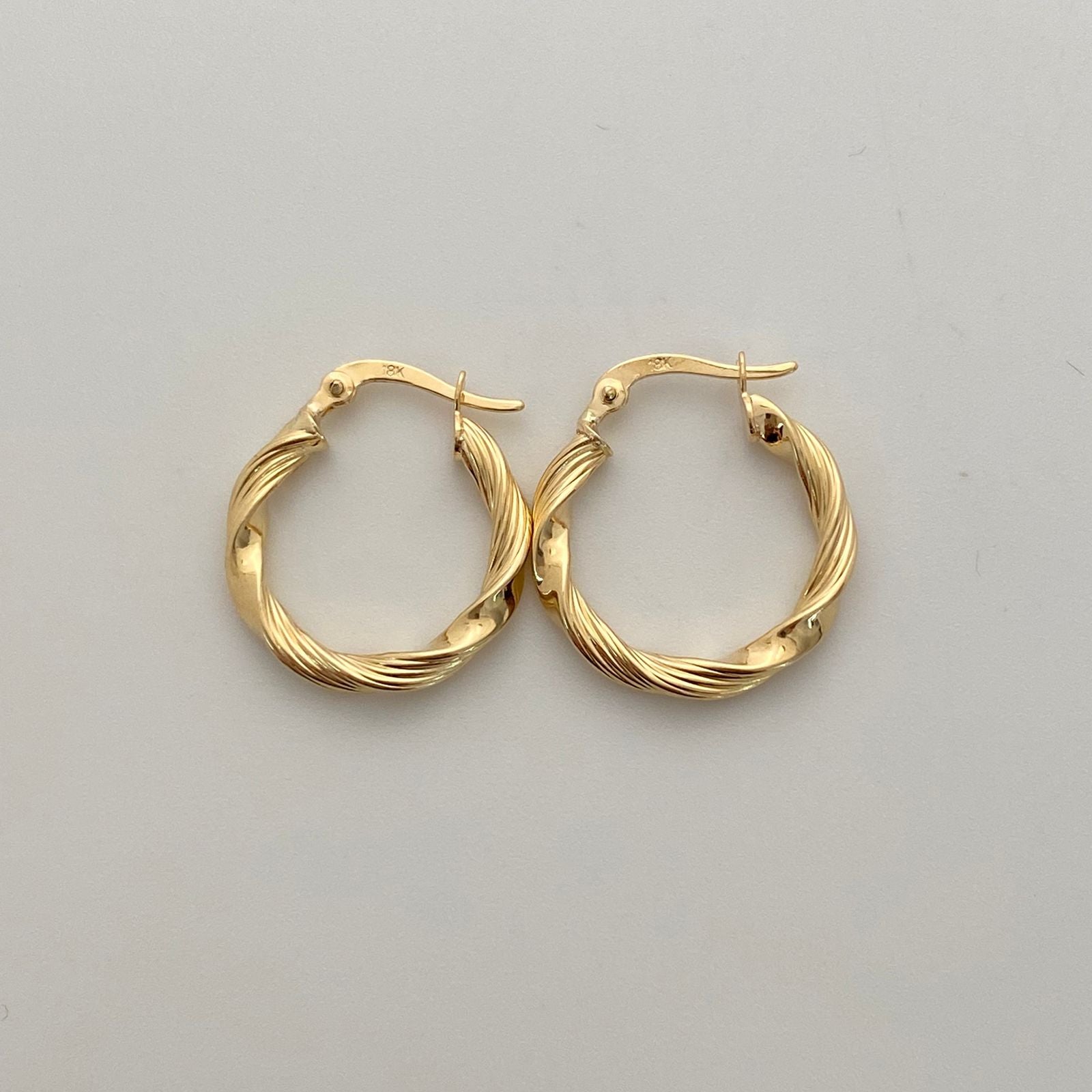 Candonga entorchada rayada Oro amarillo 18k 1,8 Gr / 2 Cm