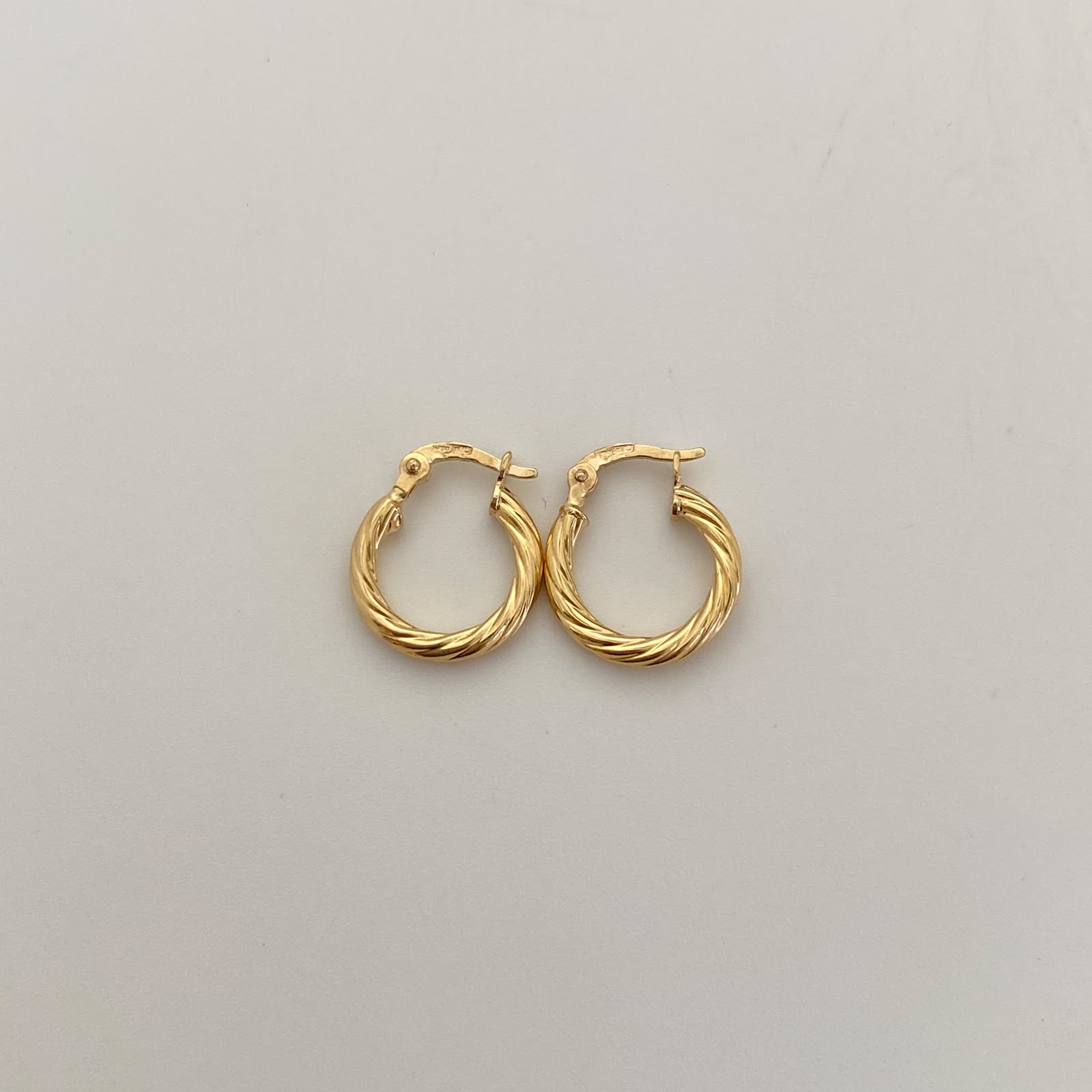 Candonga Entorchada Oro amarillo 18k 1,25 Gr / 1,5 Cm