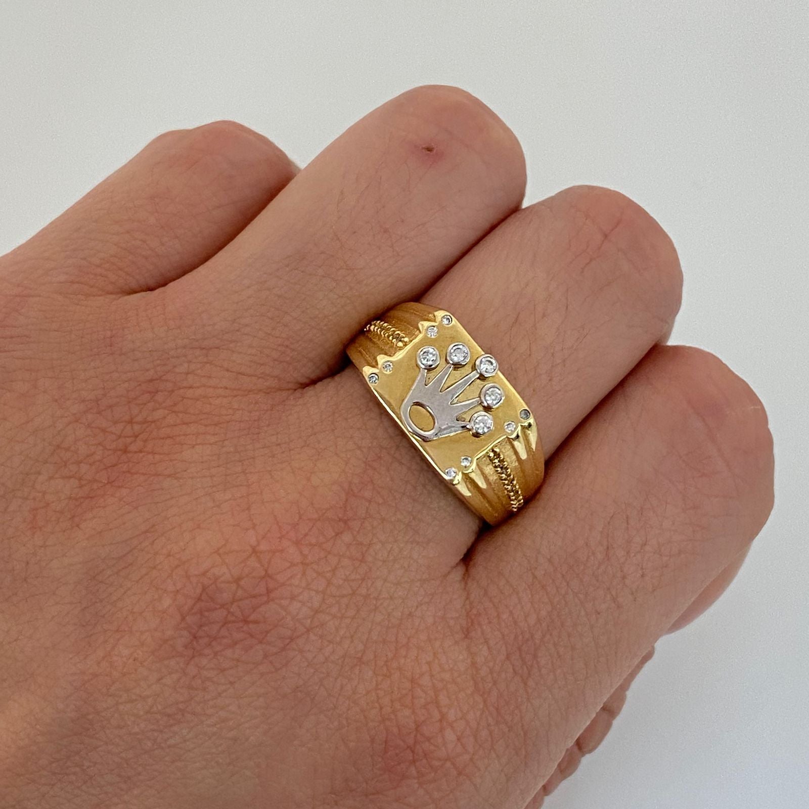 Anillo relieve silueta corona rx Oro amarillo y Oro blanco 18k / Talla 10 1/2 / 5,75 Gr