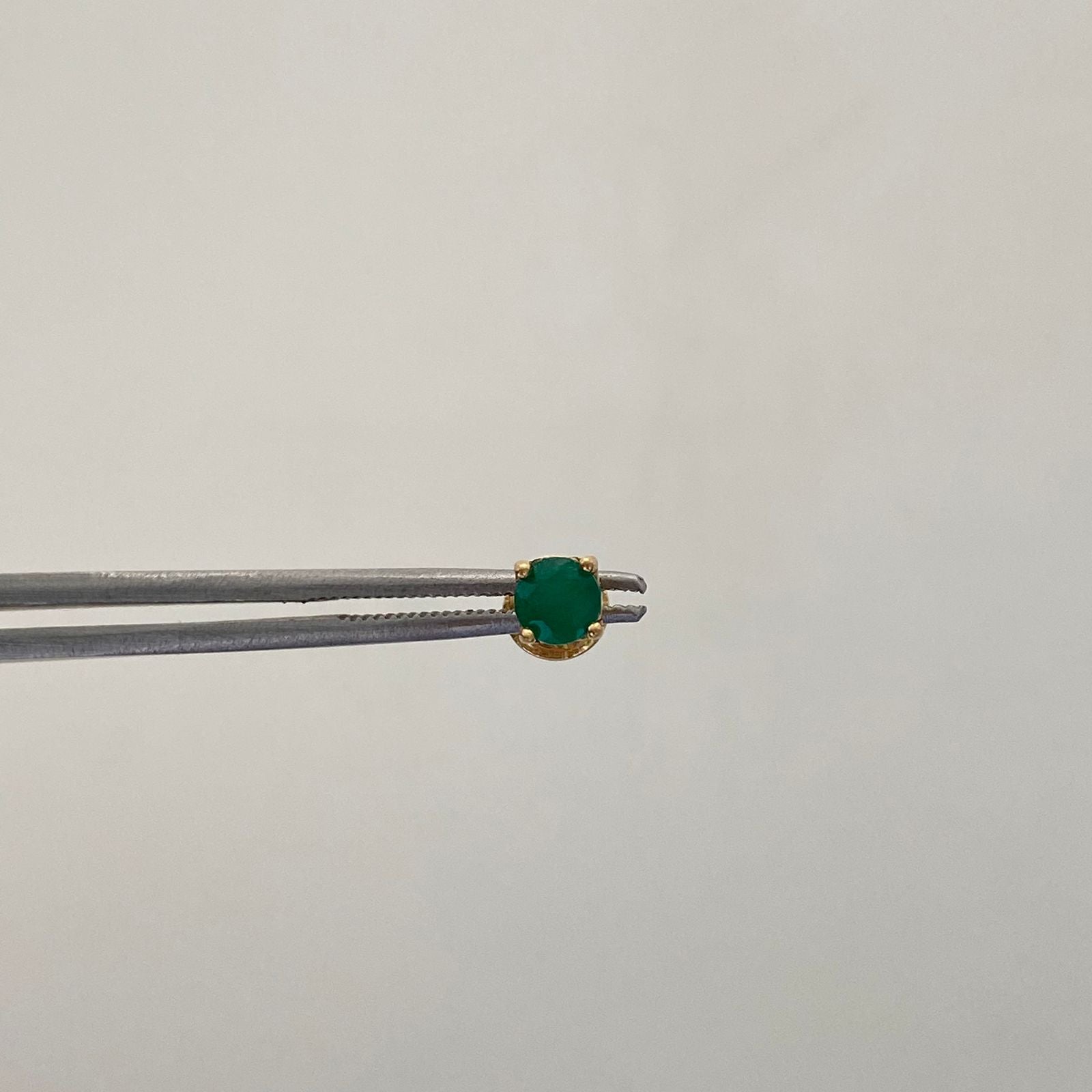 Topos Individual esmeralda Oro amarillo 18k 0,36 Gr / 4,2 mm