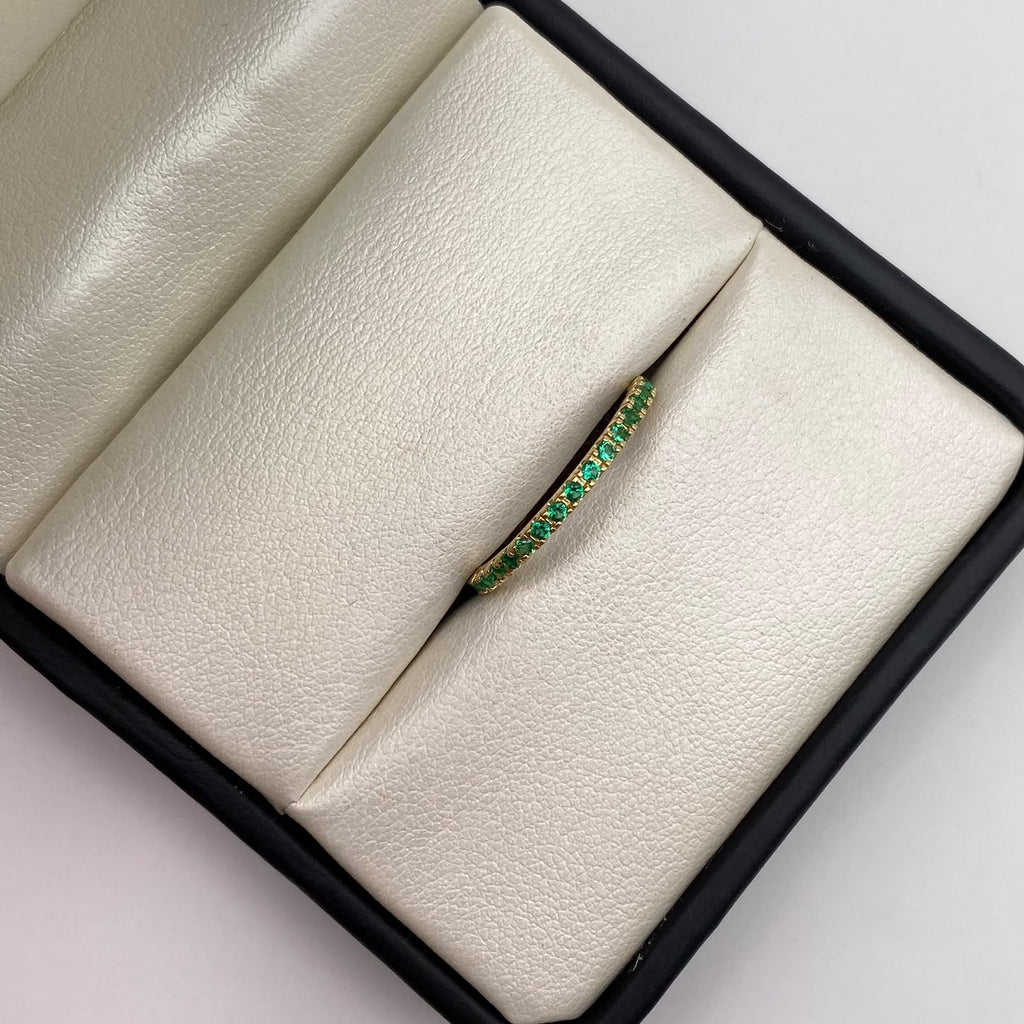 Anillo churumbela circones verdes Oro amarillo 18k / Talla 7 1/2 / 1,85 Gr / 1,95 mm