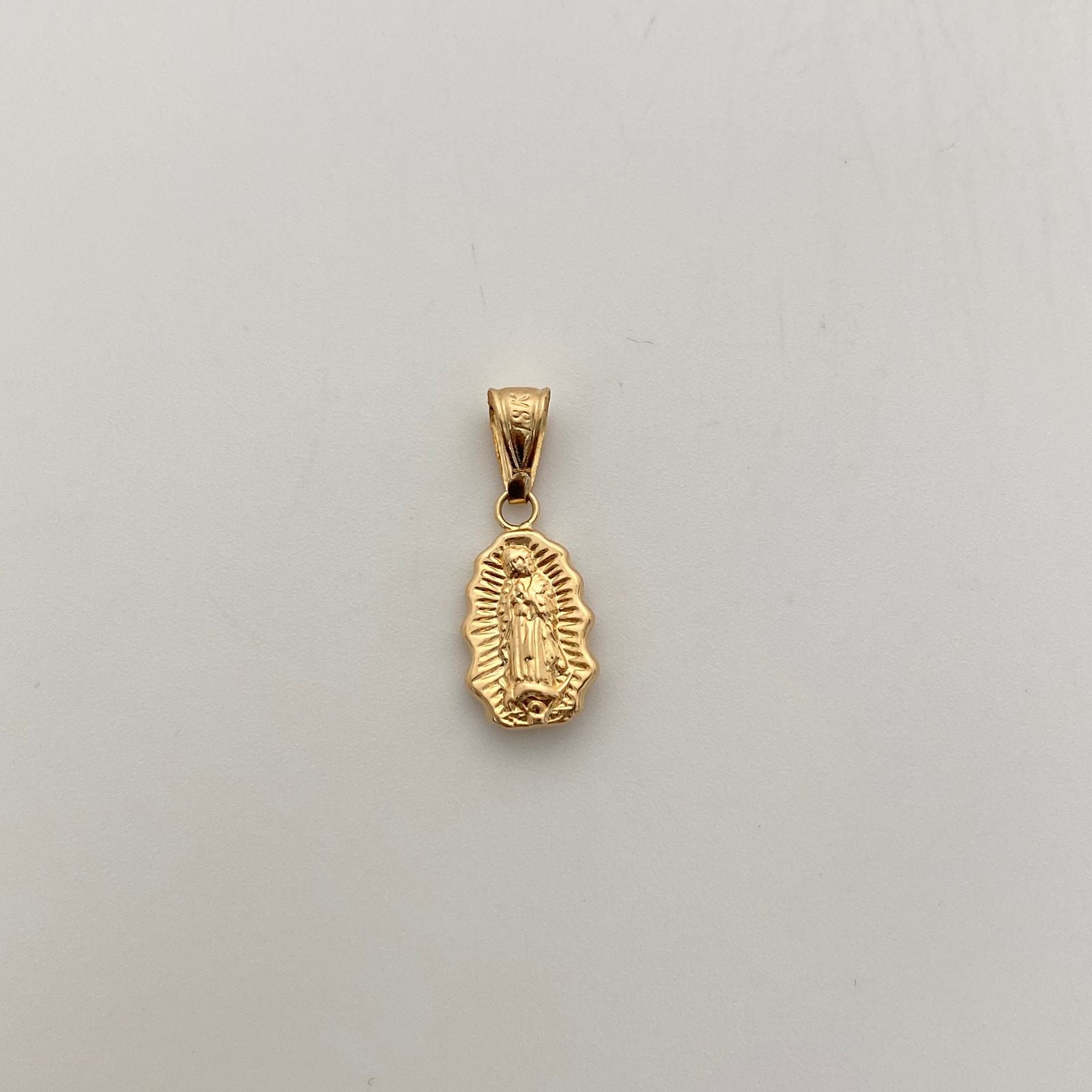 Dije Virgen de Guadalupe Silueta Oro amarillo 18k 0,7 Gr / 8,8 mm / 2,1 Cm