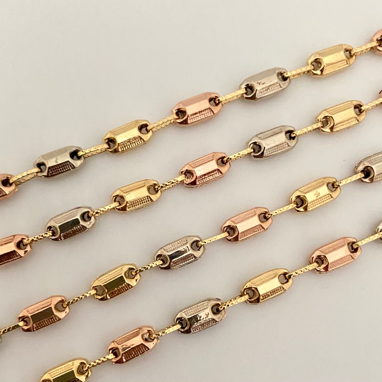 Cadena rustica barriles punteados Tres oros 18k 13,50 Gr / 4,5 mm / 60 Cm Broche 0,60