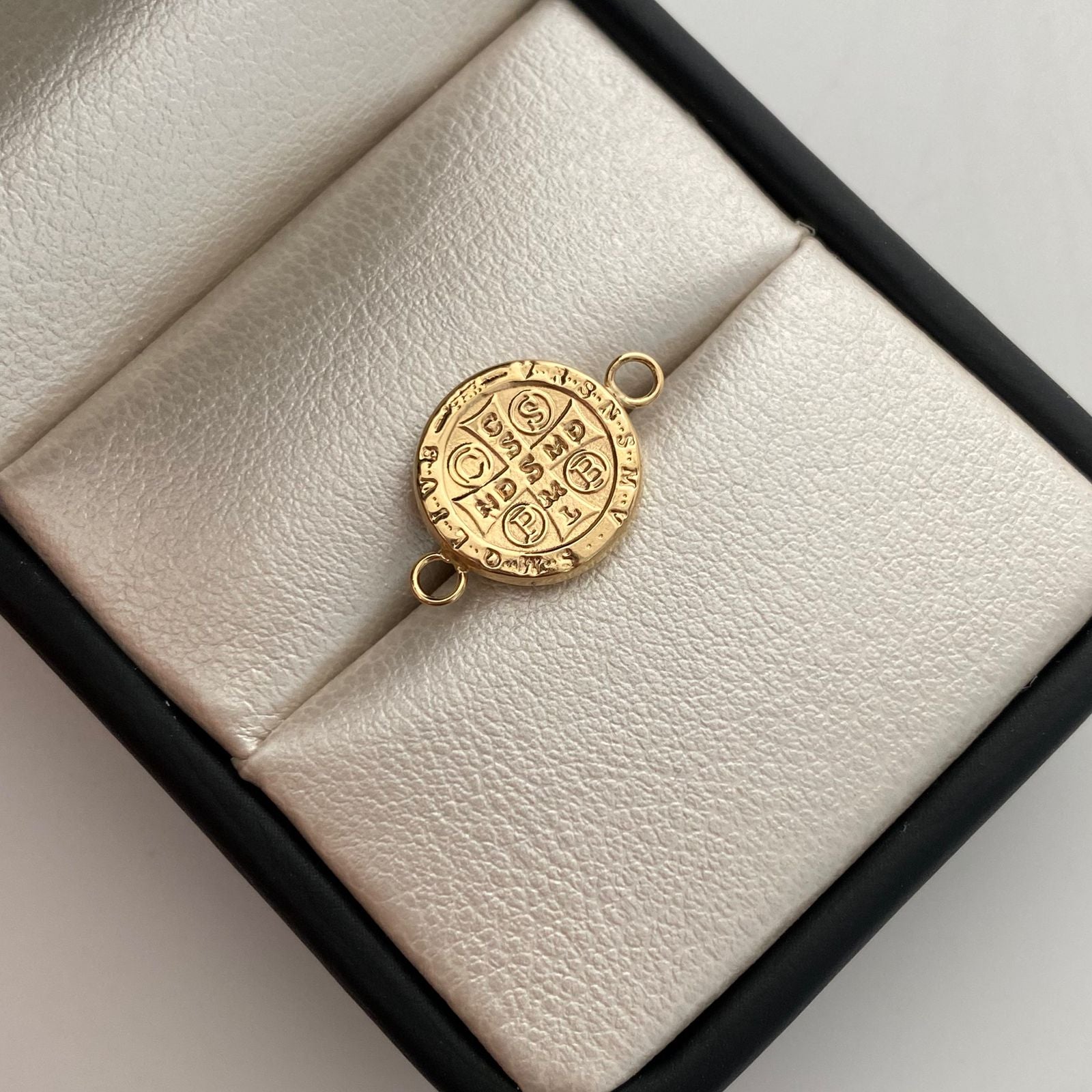 Herraje San Benito Oro amarillo 18k 0,65 Gr / 1,8 Cm