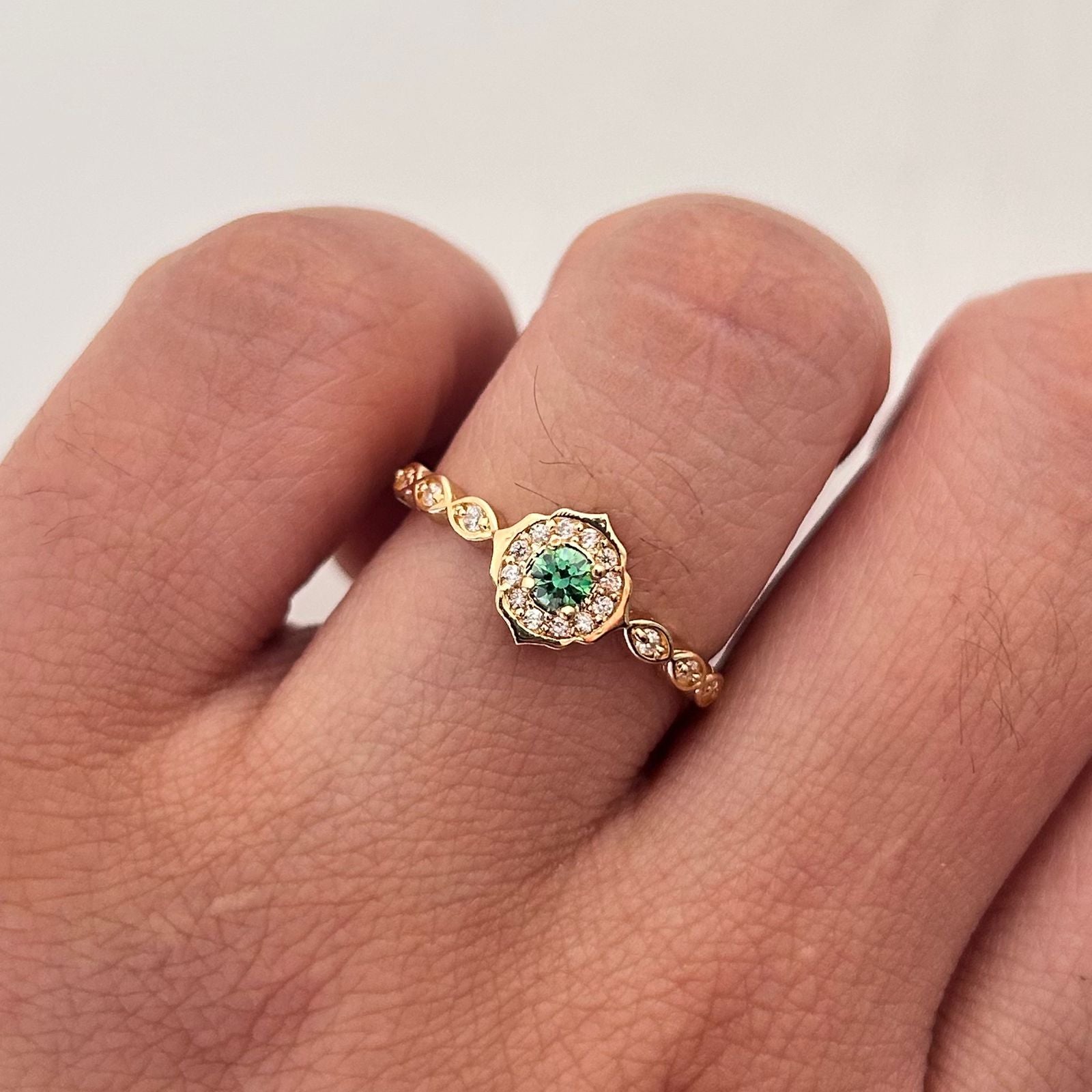 Anillo Solitario Lady Dee Oro amarillo 18k / Talla 7 1/4 / 1,9 Gr / 1,3 mm