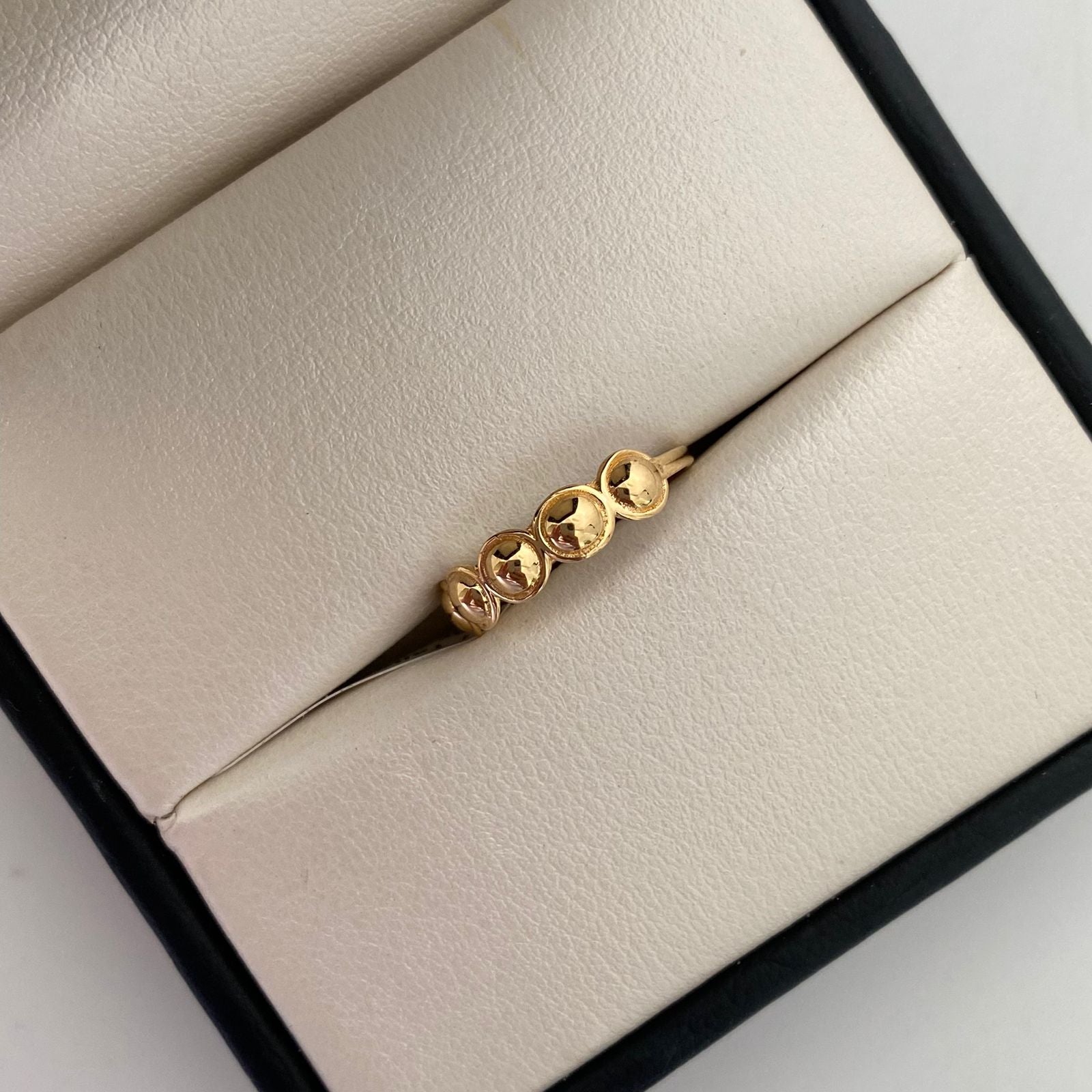 Anillo Fila Circulos Oro amarillo 18k / Talla 5 1/2 / 1 Gr / 1,4 mm