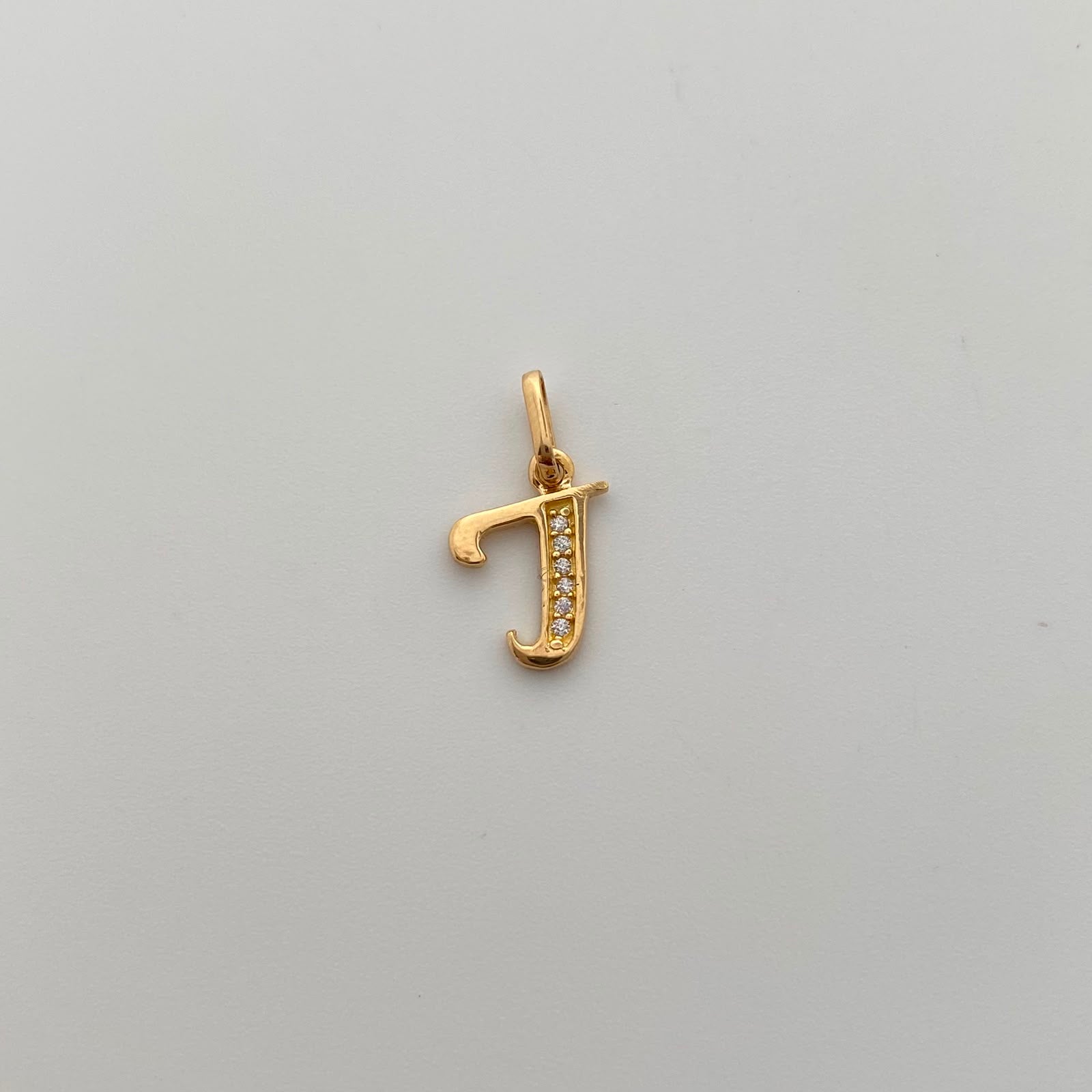 Dije Letra J Casting Oro amarillo 18k 0,8 Gr / 9,7 mm / 1,7 Cm