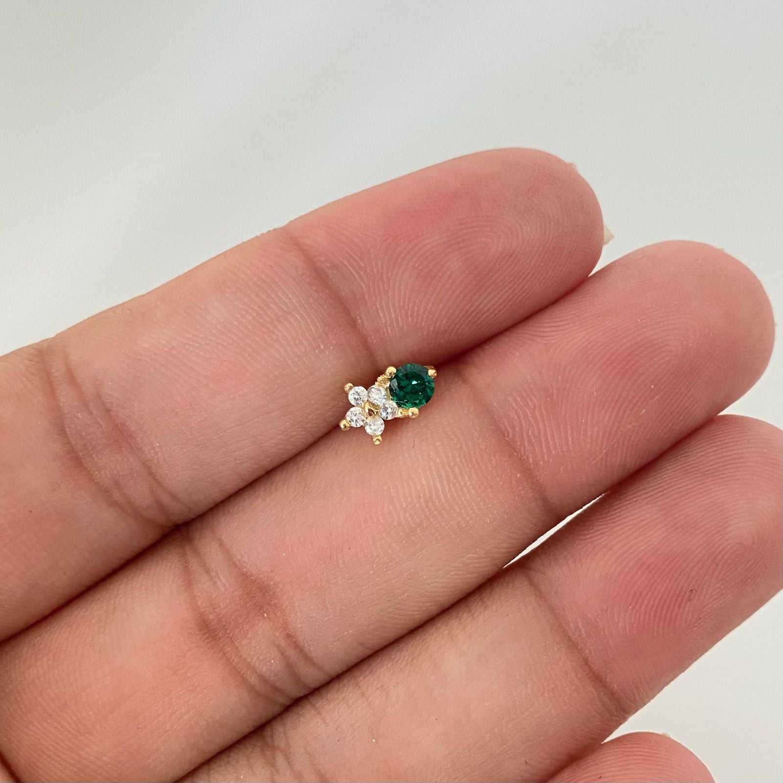 Piercing flor y circon verde (joya ) Oro amarillo 18k 0,8 Gr