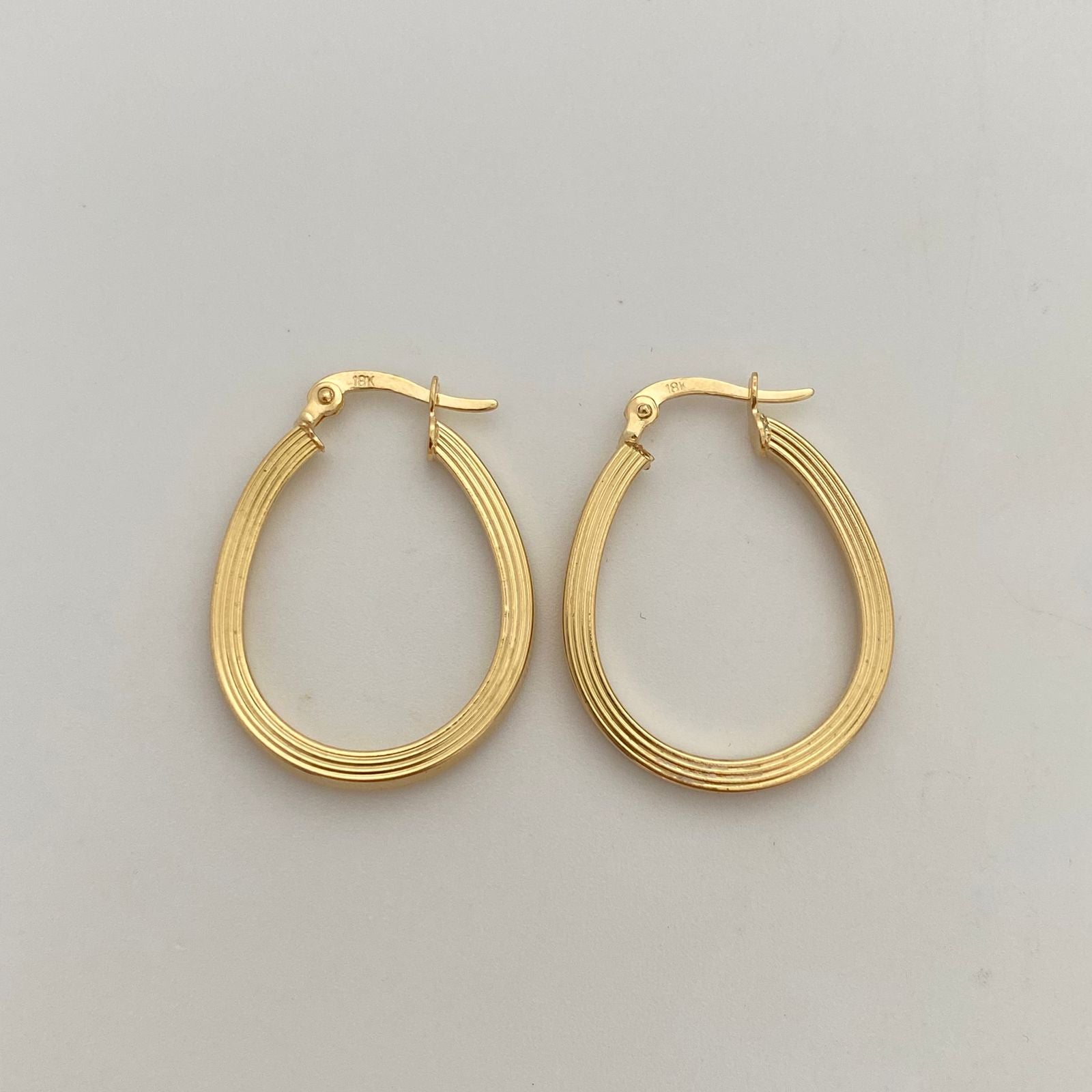 Candonga Ovalada Rayada Oro amarillo 18k 2,55 Gr / 3,9 Cm