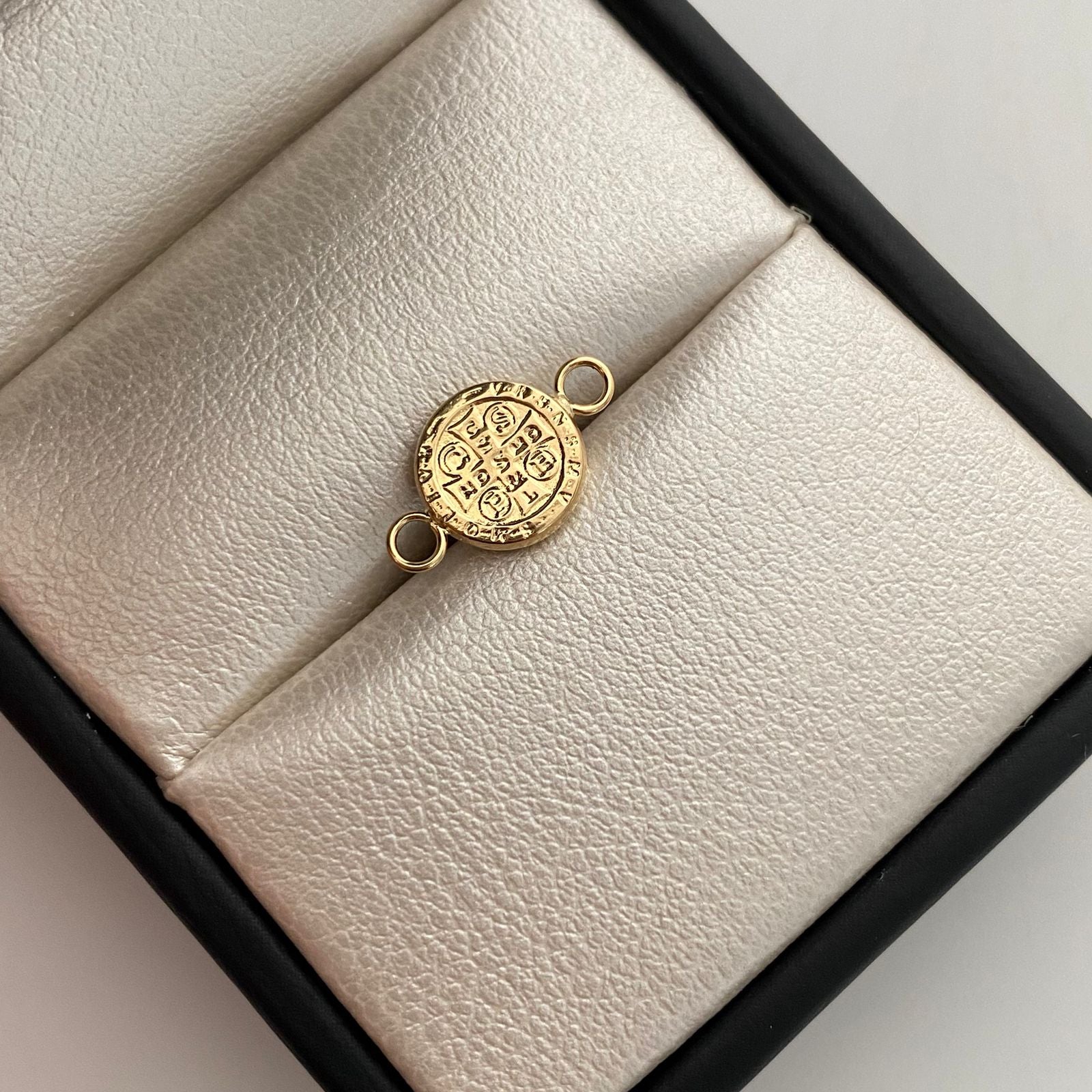 Herraje San Benito Oro amarillo 18k 0,3 Gr / 1,5 Cm