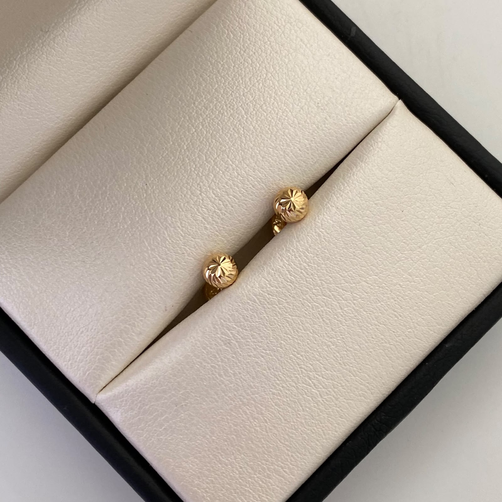 Topos Bola Diamantada 6mm Oro amarillo 18k 0,9 Gr