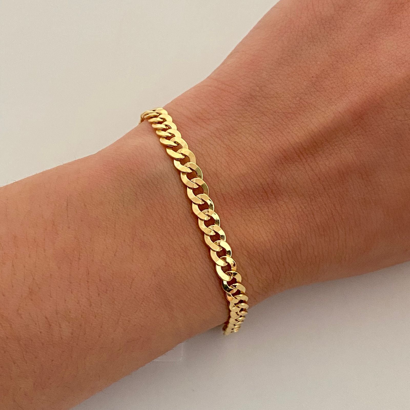 Pulso It cubano especial  Oro amarillo 18k +1 / 3,8 Gr / 4,66 mm / 19 Cm