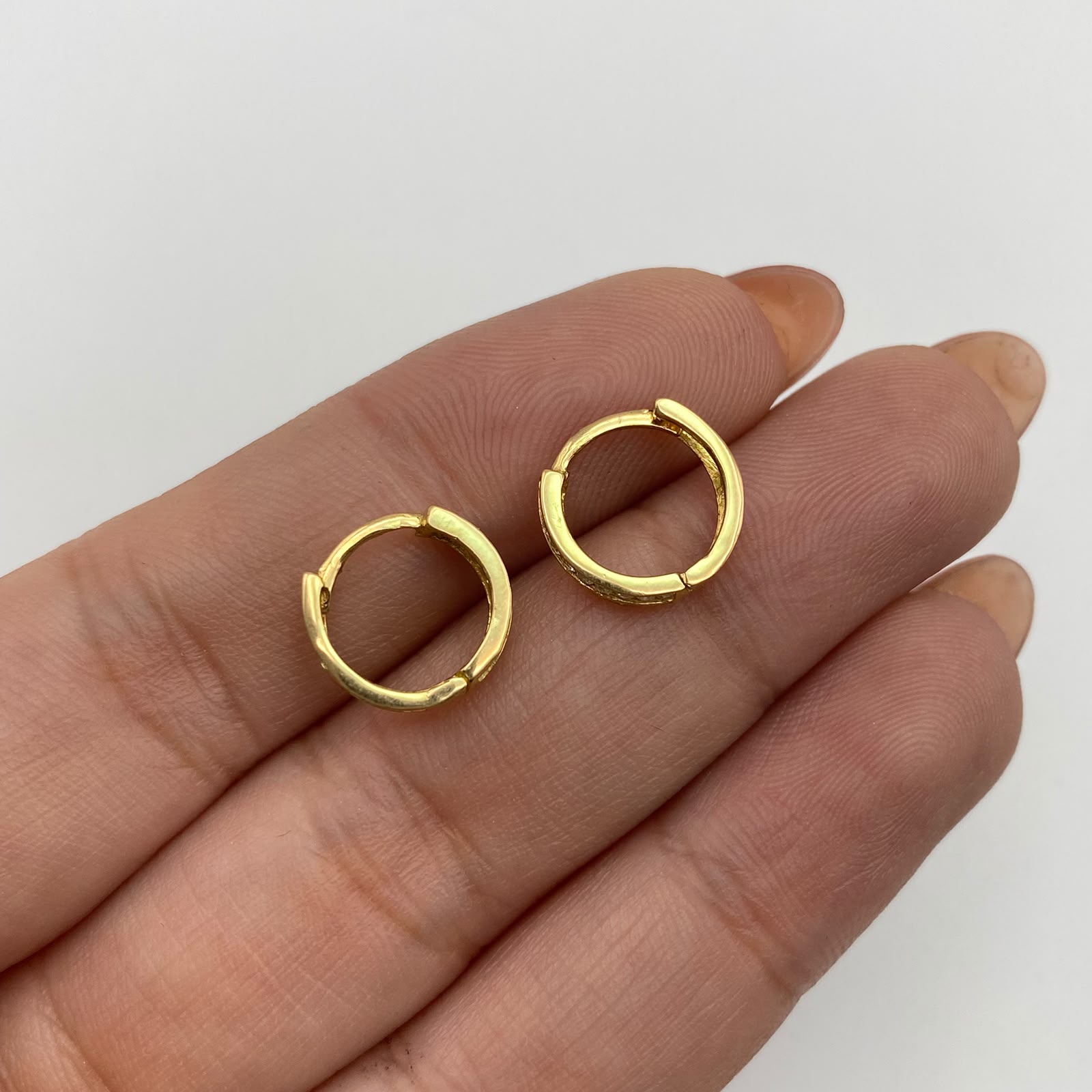 Candonga Tipo huggies doble fila circones blanco Oro amarillo 18k 1,7 Gr / 1,1 Cm