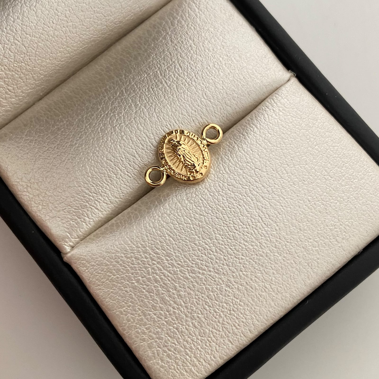 Herraje Virgen de Guadalupe Oro amarillo 18k 0,35 Gr / 1,4 Cm