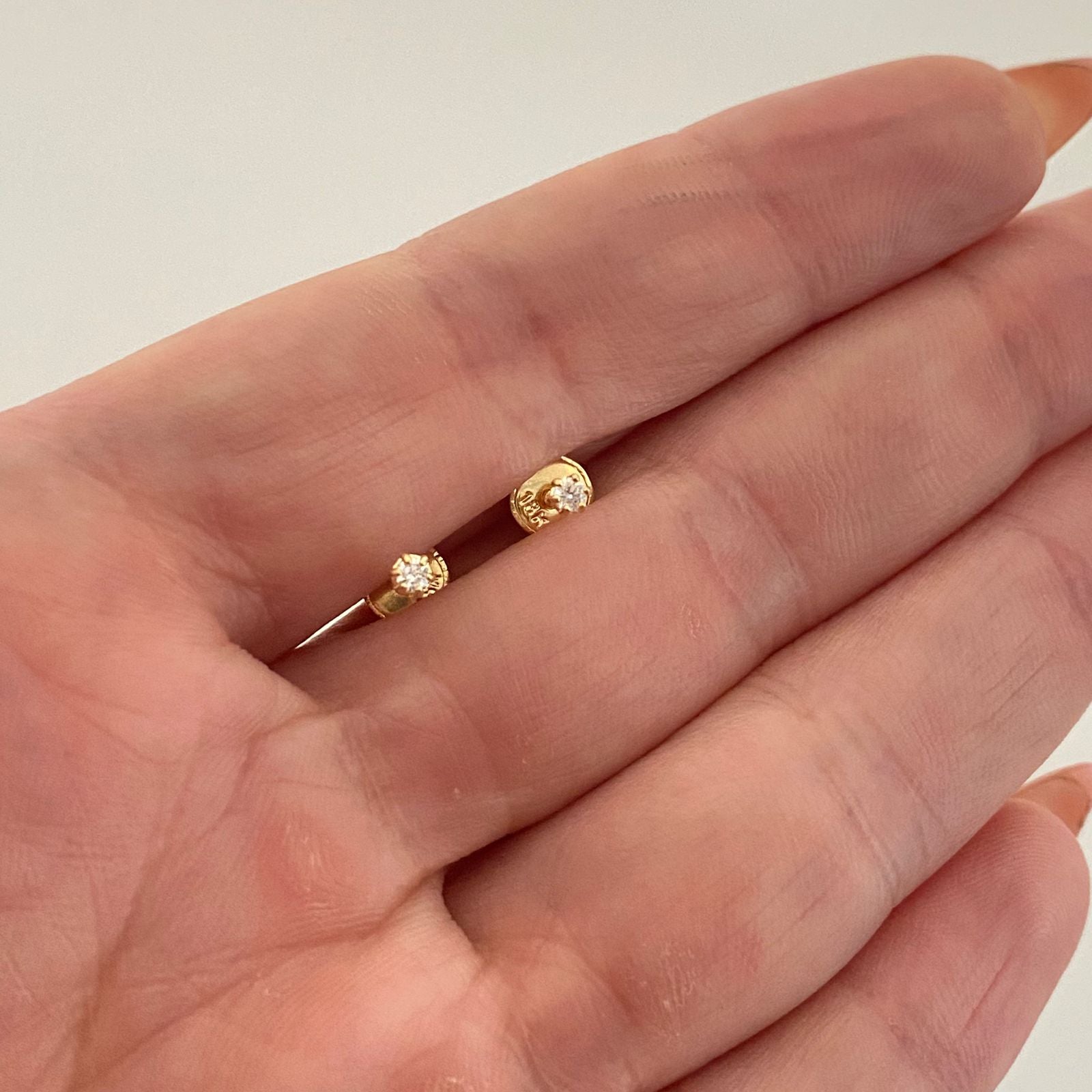 Topos con diamante  Oro amarillo y Oro blanco 18k 0,45 Gr / 2,4 mm