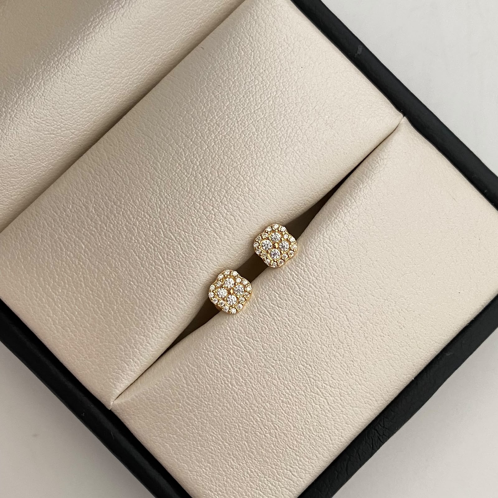 Topos Trebol Casting Blanco Oro amarillo 18k 0,9 Gr / 5,6 mm