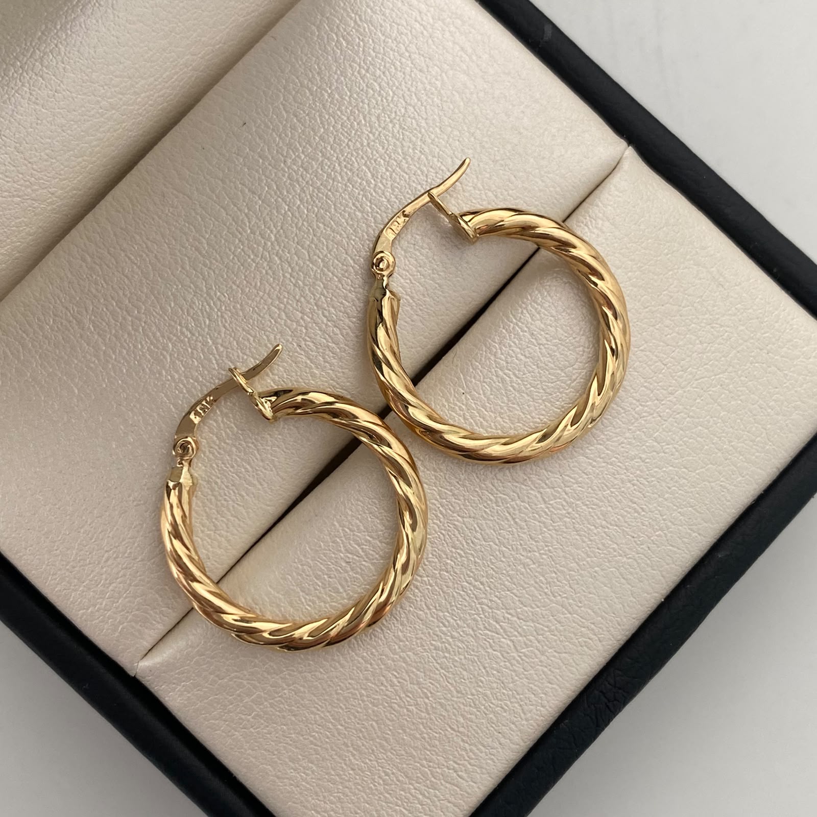 Candonga Entorchada Oro amarillo 18k 2,05 Gr / 2,5 Cm