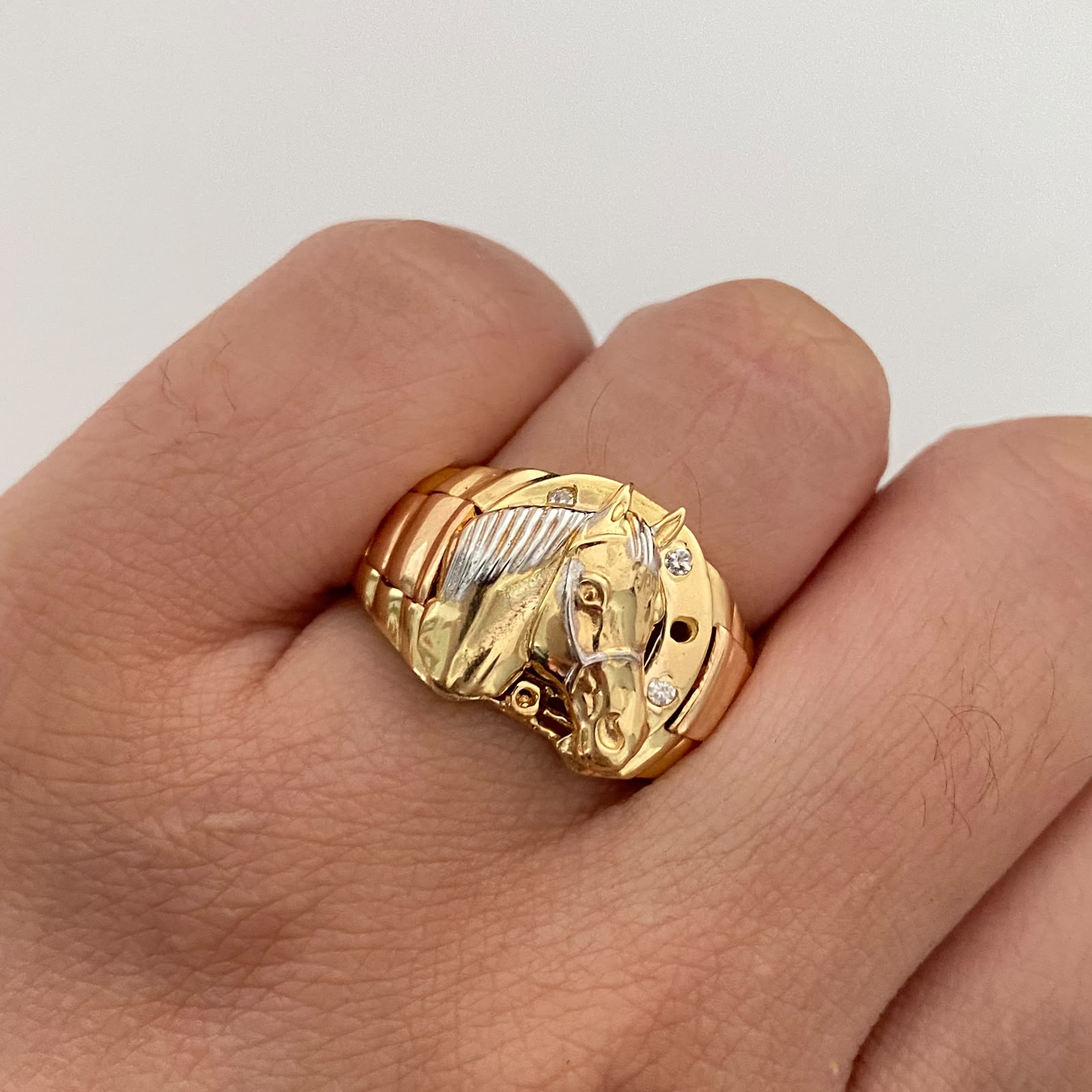 Anillo Herradura Caballa Tres oros 18k / Talla 11 / 7,85 Gr / 5 mm