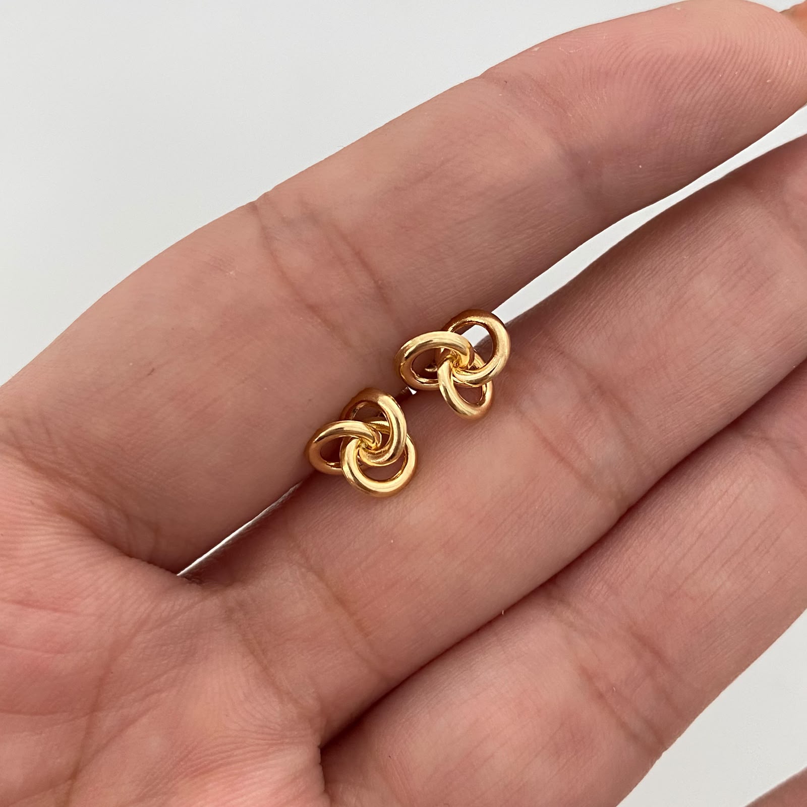 Topos Nudo Oro amarillo 18k 0,65 Gr / 8,3 mm