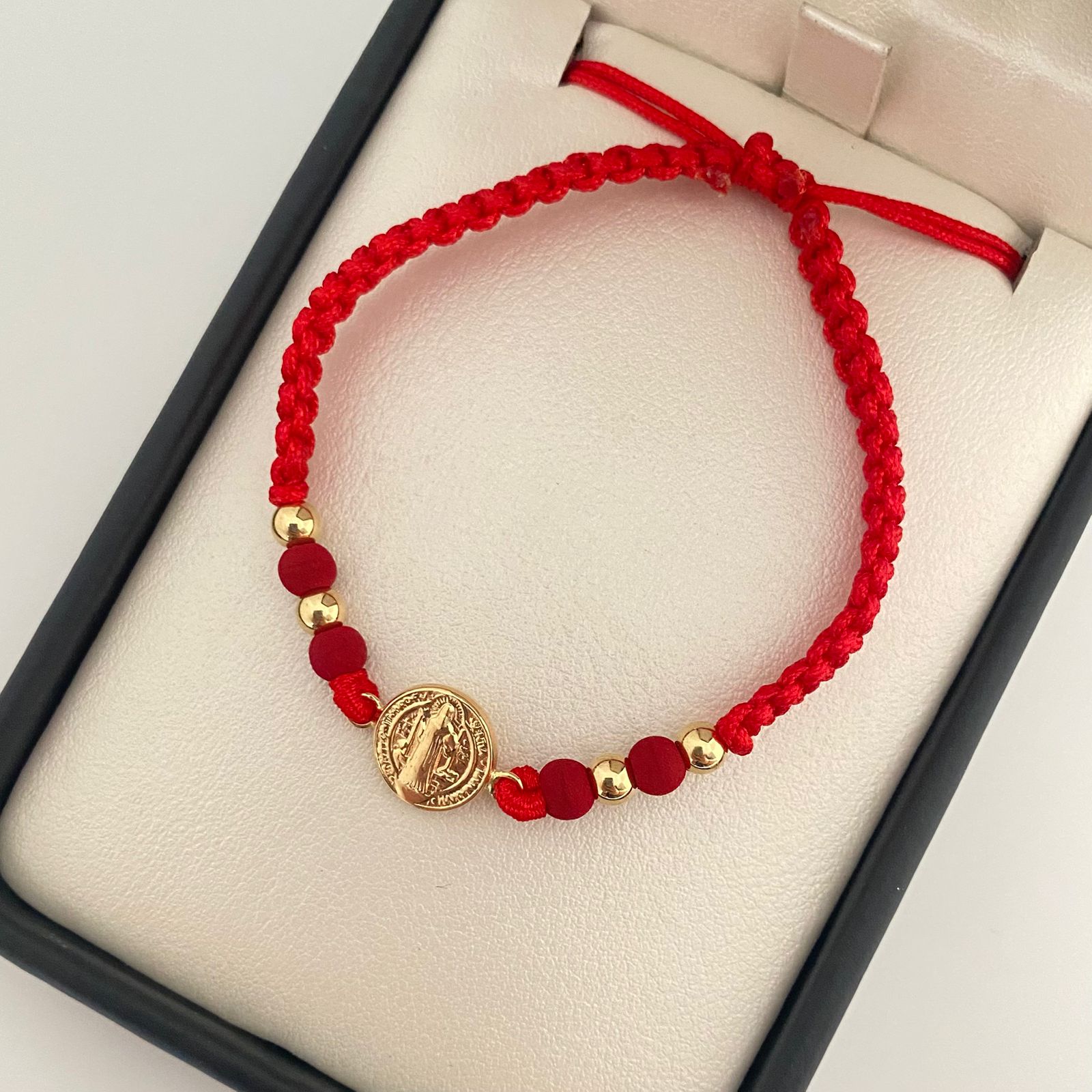 Pulsera tejida herraje san benito con balines #4 lisos Oro amarillo 18k 0,85 Gr