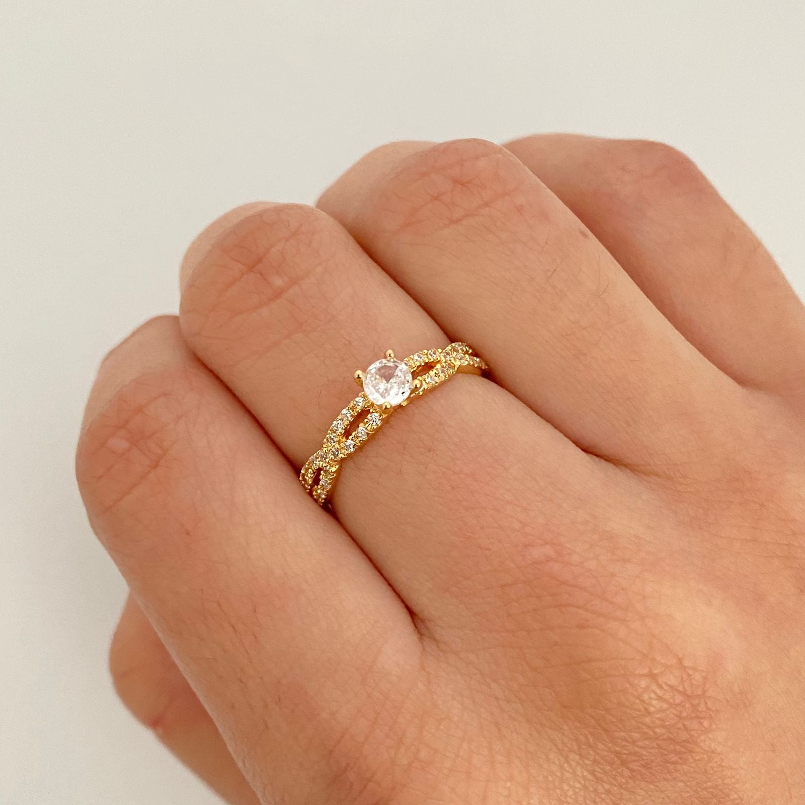 Anillo solitario lateral trenzado casting Oro amarillo 18k / Talla 7 / 1,9 Gr
