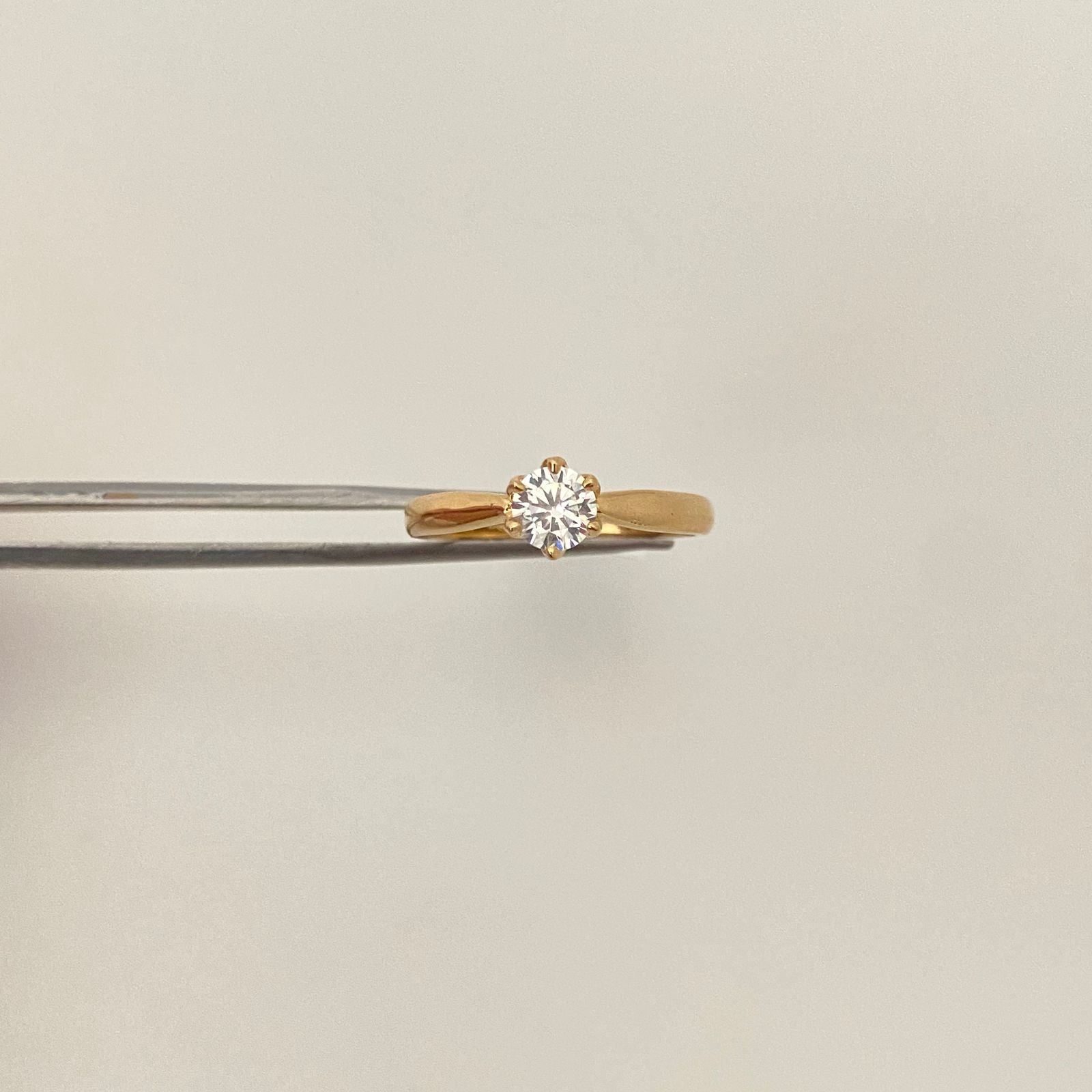 Anillo solitario liso Oro amarillo 18k / Talla 8 / 2,2 Gr