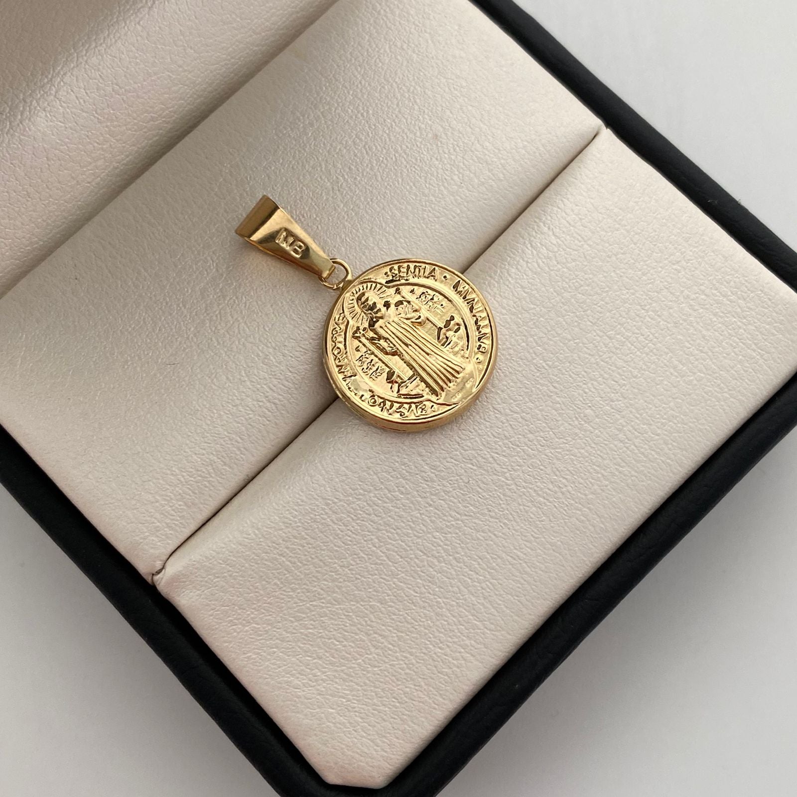 Dije San Benito Oro amarillo 18k 1,25 Gr / 16,2 mm / 2,5 Cm