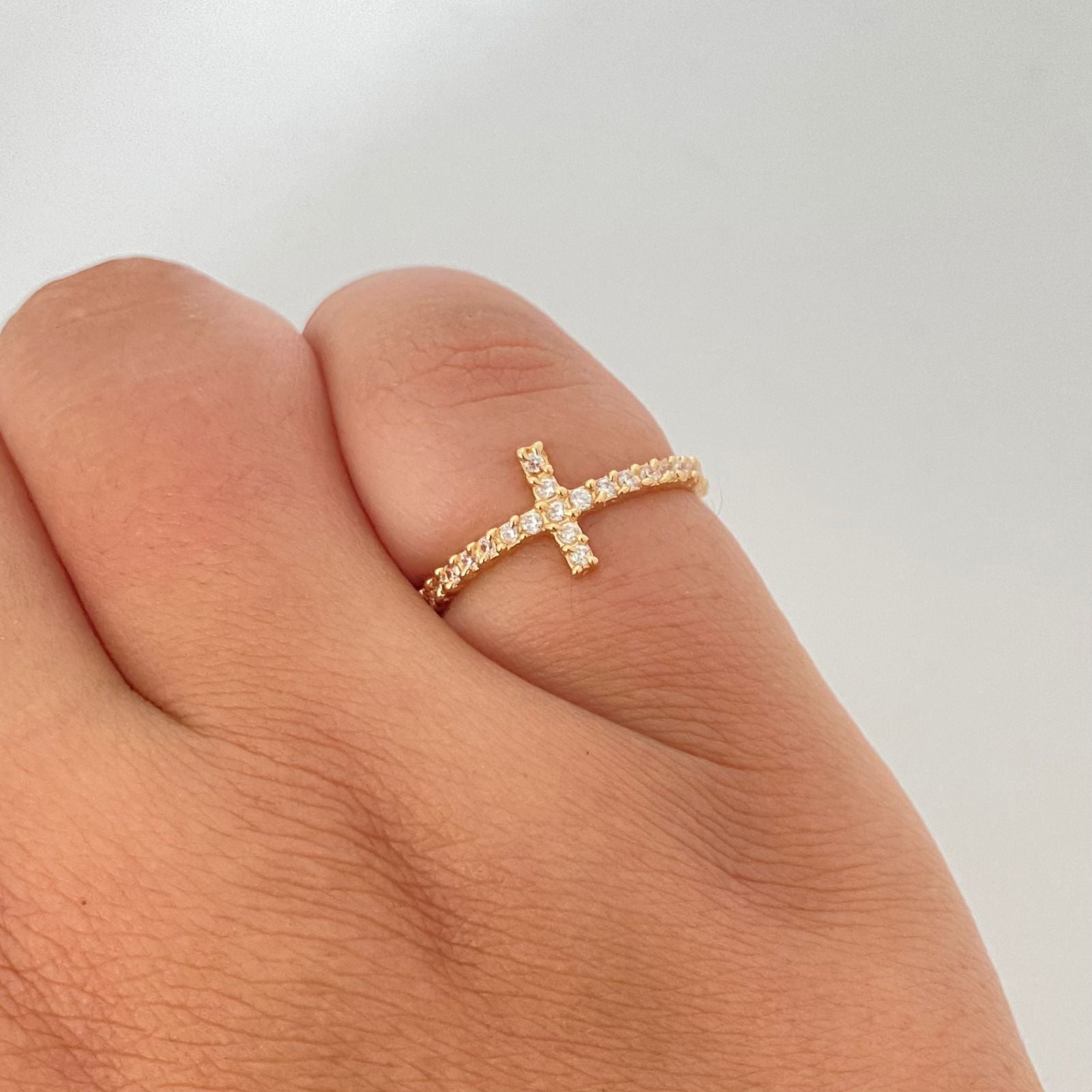 Anillo cruz circones blancos Oro amarillo 18k / Talla 6 3/4 / 1,25 Gr