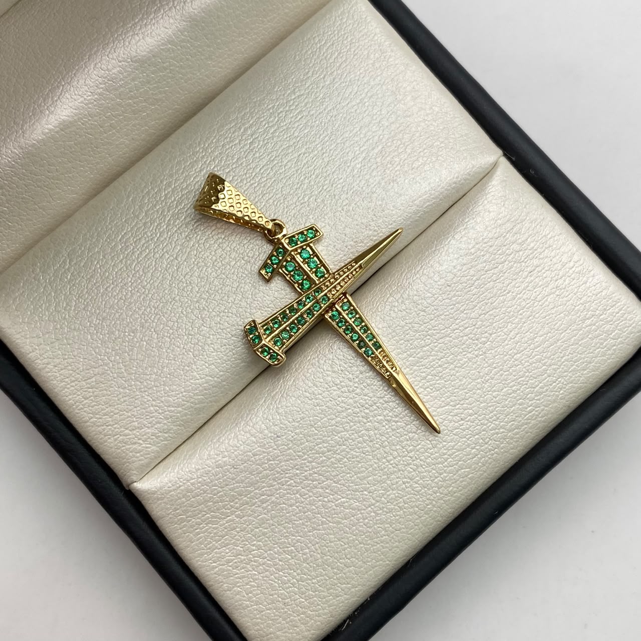 Dije cruz clavo verde Oro amarillo 3,05 Gr / 4 Cm