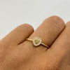 Anillo Corazon borde circones blancos Oro amarillo 18k / Talla 7 1/2 / 1,45 Gr / 1 mm