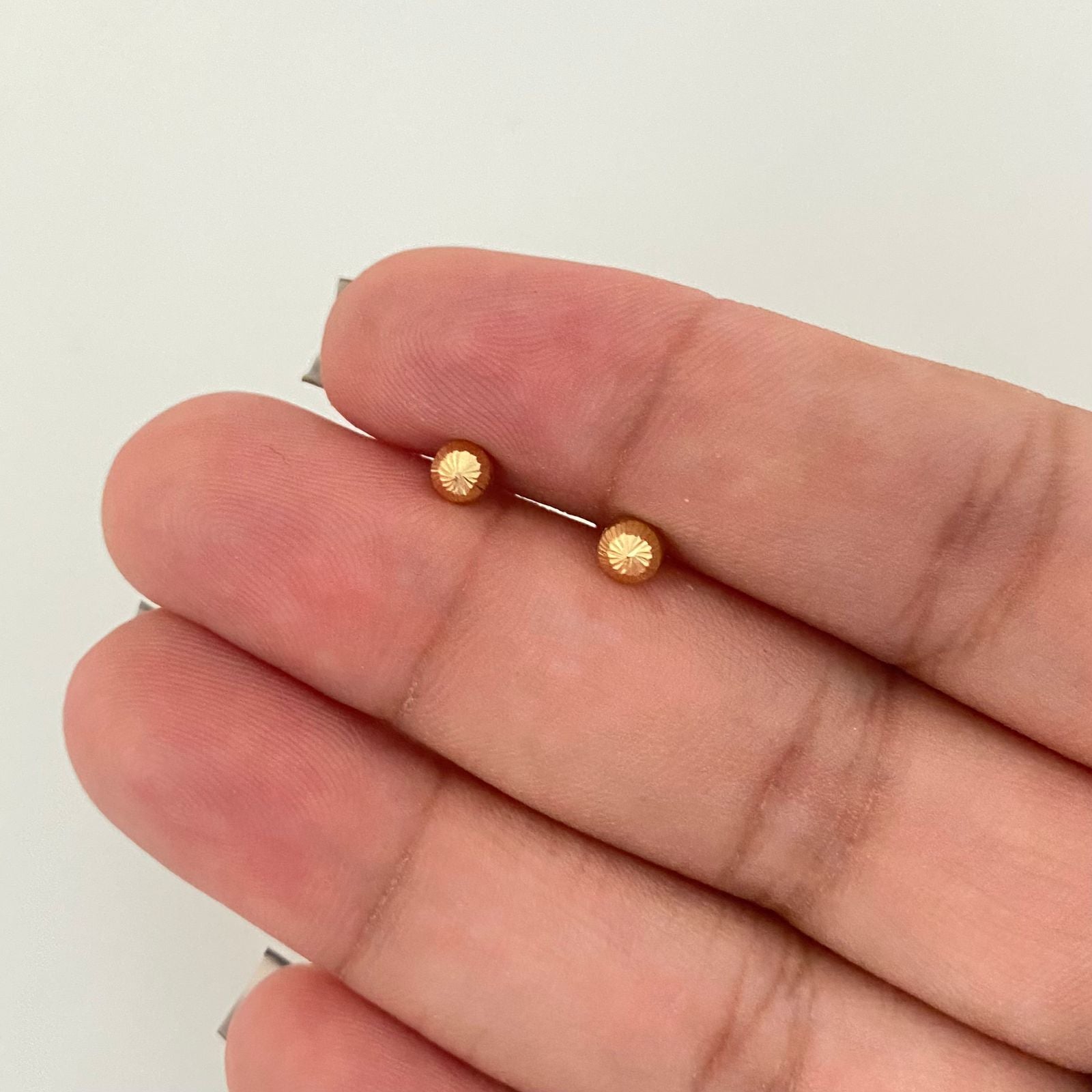 Topos bola diamantada Oro amarillo 18k 0,55 Gr / 4,0 mm