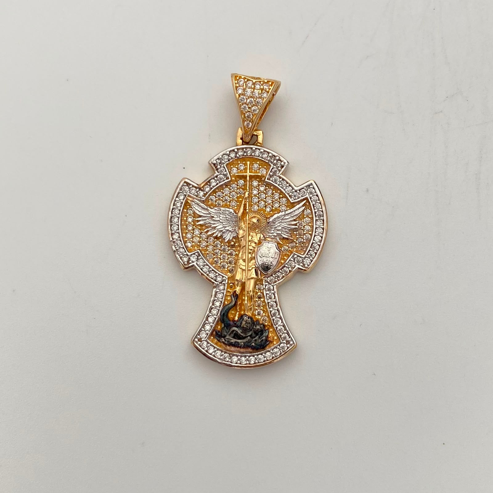 Dije Cruz San Miguel Arcangel Casting Oro amarillo y Oro blanco 18k 8,5 Gr / 22,9 mm / 4,1 Cm