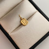 Dije Placa L  Oro amarillo 18k 0,35 Gr / 6,9 mm / 1,5 Cm