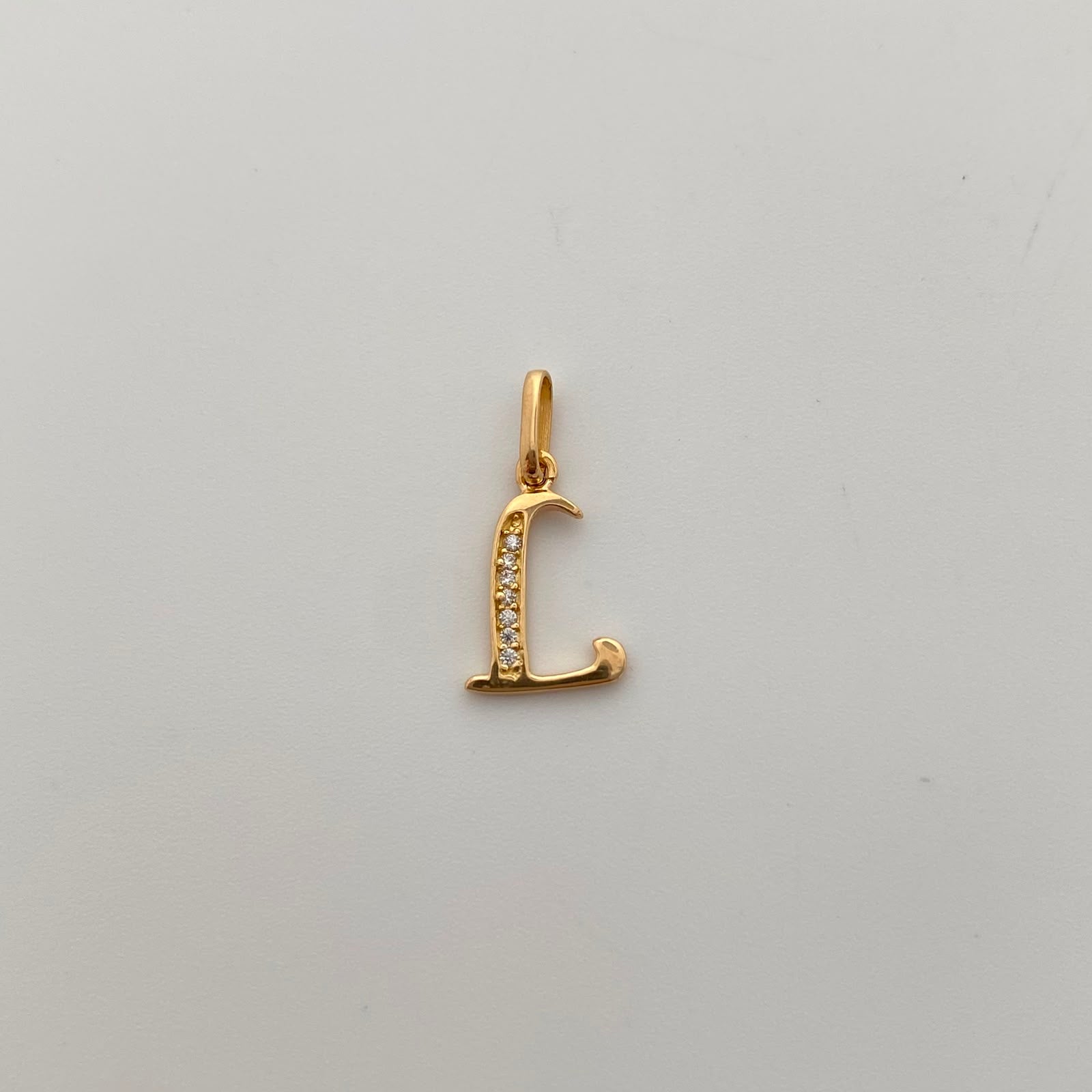 Dije Letra L Casting Oro amarillo 18k 0,7 Gr / 9,4 mm / 2 Cm