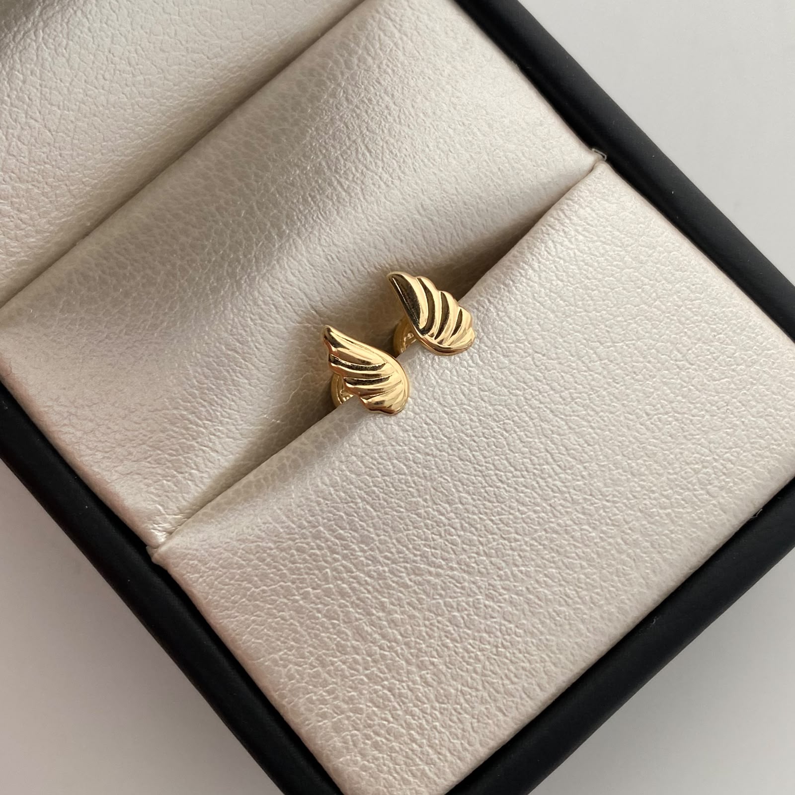 Topos Alas  Oro amarillo 18k 0,6 Gr / 4 mm