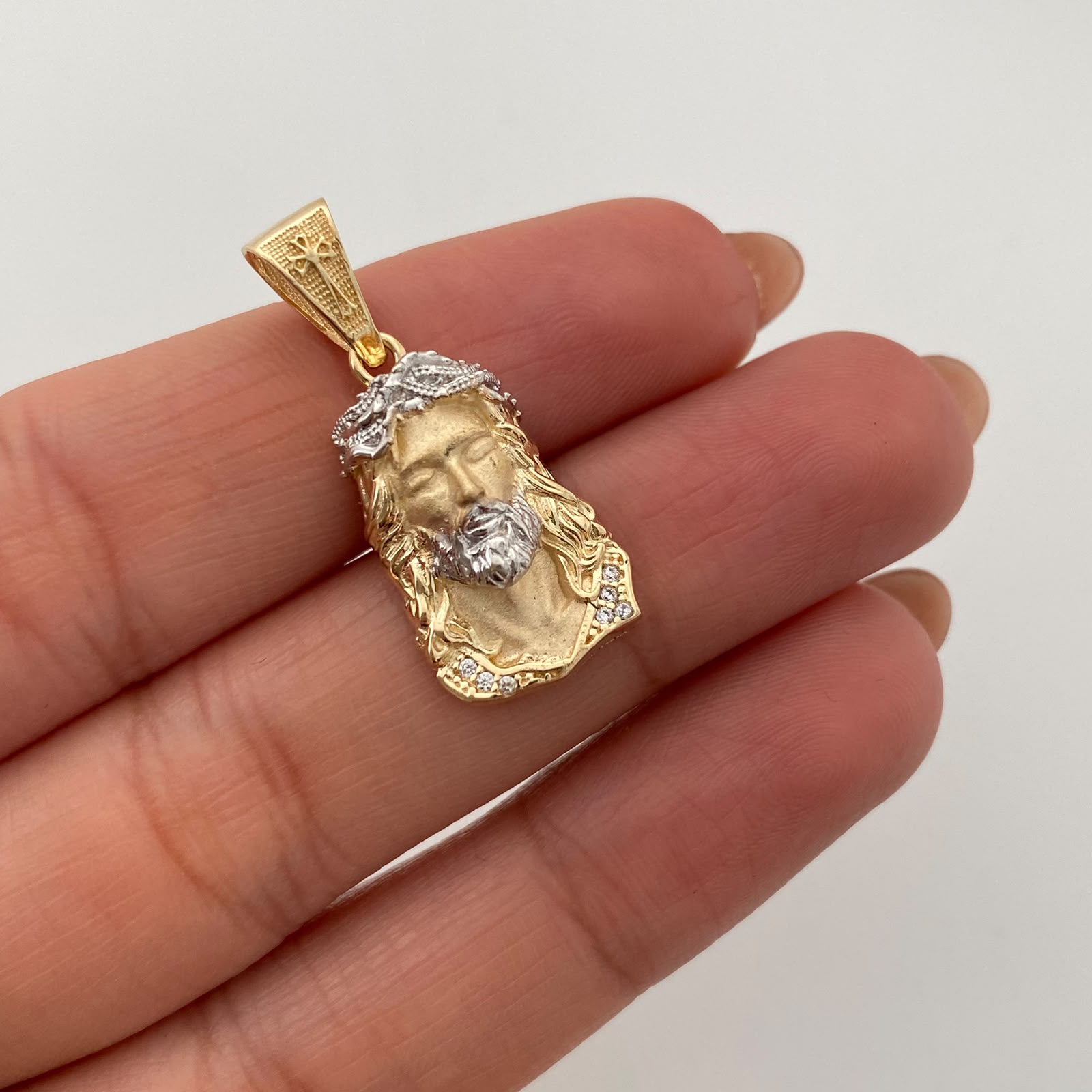 Dije Rostro Casting Oro amarillo y Oro blanco 18k 3,1 Gr / 11,3 mm / 2,2 Cm