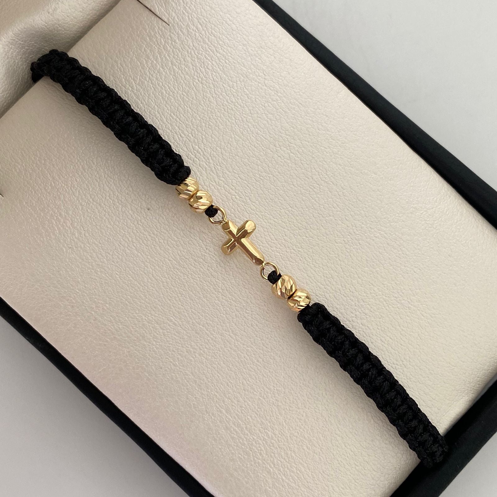 Pulsera tejida Herraje Cruz Bolas Diamantadas 4mm Hilo negro Oro amarillo 18k 0,6 Gr