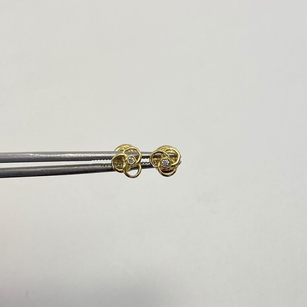 Topos Flor circon Oro amarillo 18k 0,75 Gr / 5,7 mm