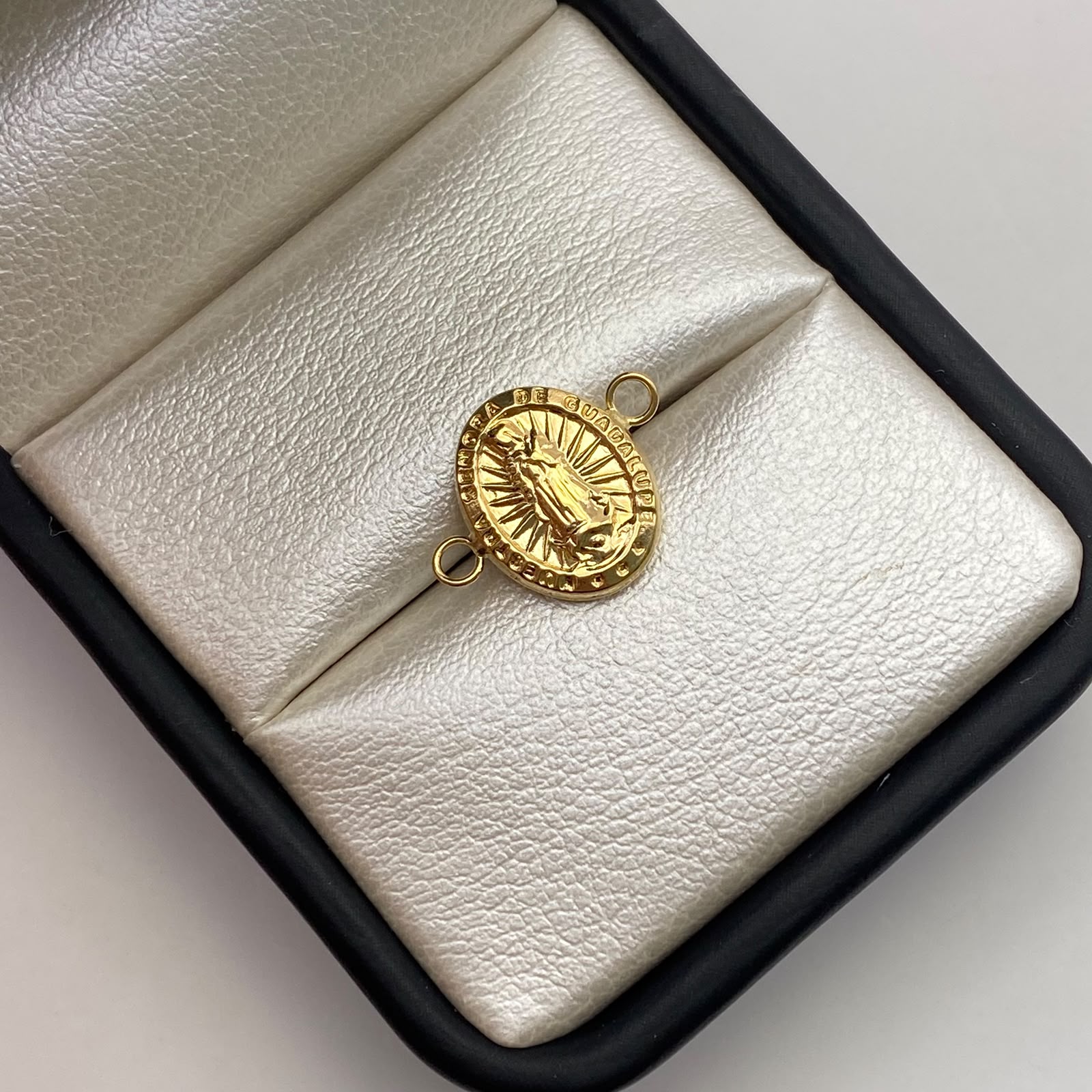 Herraje virgen guadalupe Oro amarillo 18k 0,68 Gr / 1,5 Cm
