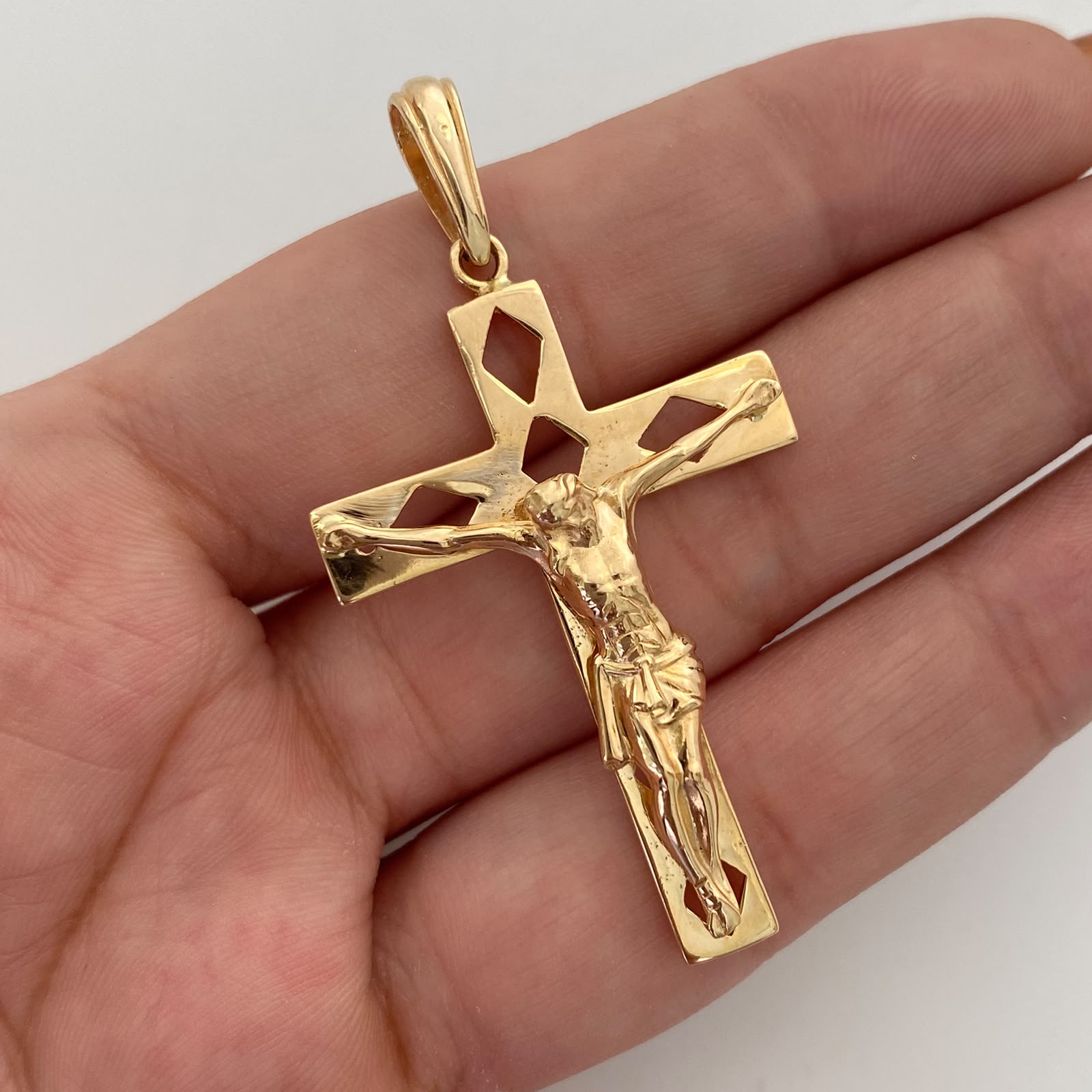 Dije Cruz Cristo Triagulos Oro amarillo 18k 6,7 Gr / 29,2 mm / 5,4 Cm