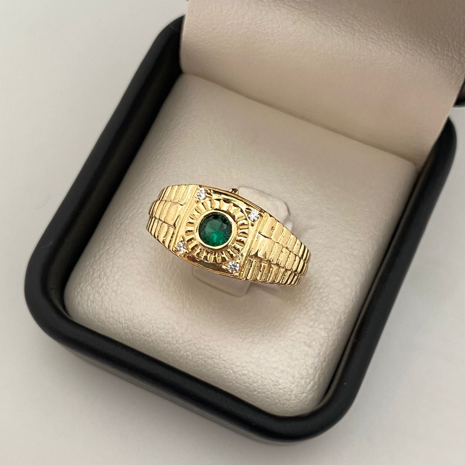 Anillo tipo reloj circon central verde Oro amarillo 18k / Talla 10 1/2 / 6,4 Gr