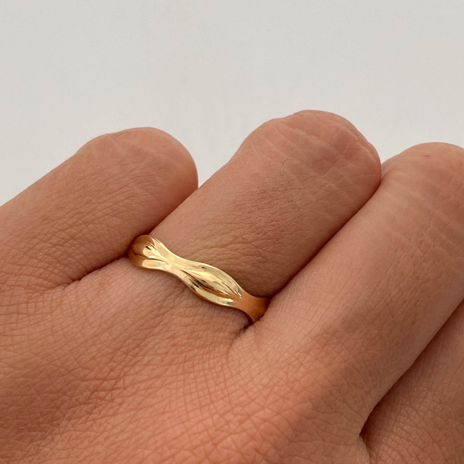 Anillo Ondas Oro amarillo 18k / Talla 7 1/2 / 1,45 Gr / 1,8 mm