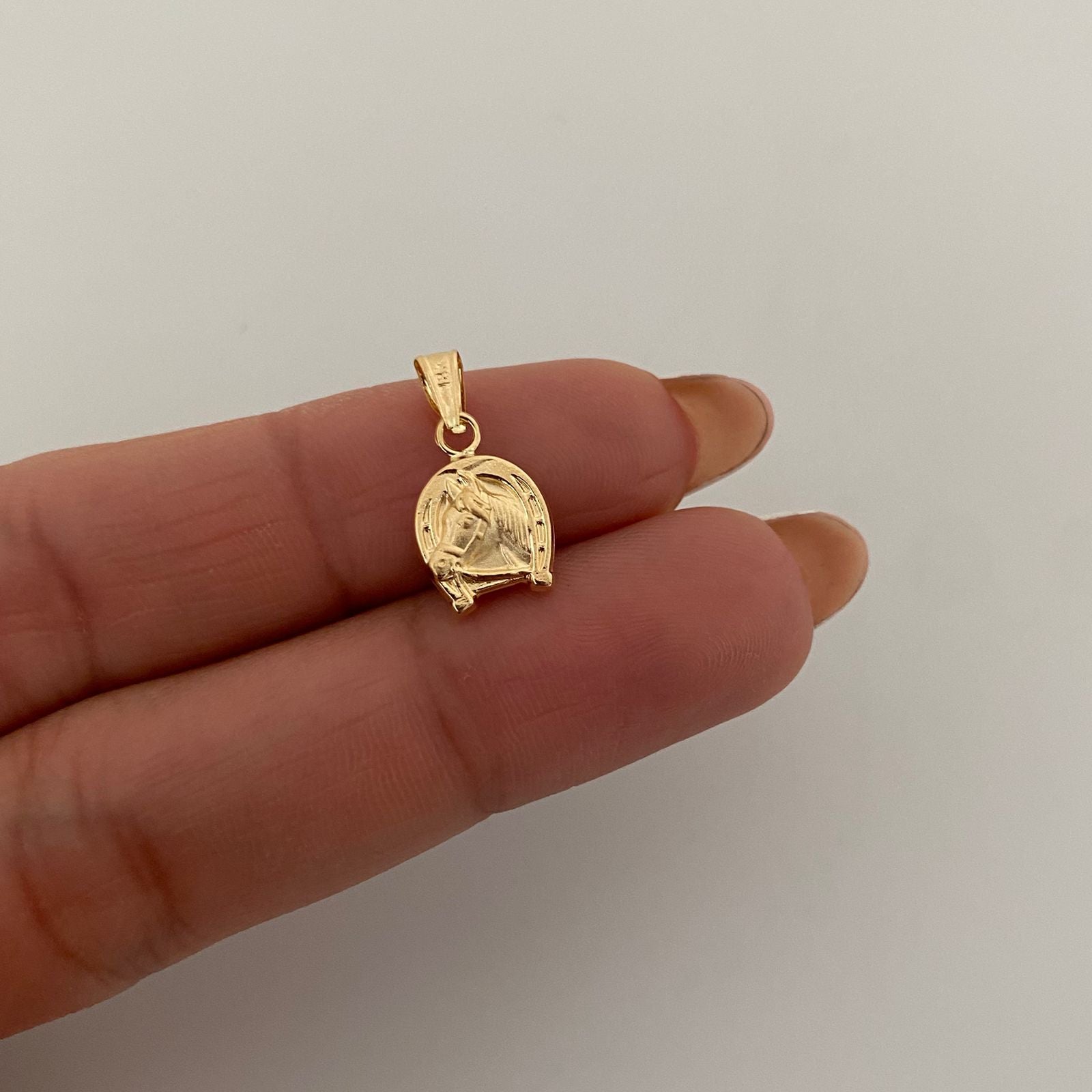 Dije herradura de caballo  Oro amarillo 18k 0,55 Gr / 1,6 Cm